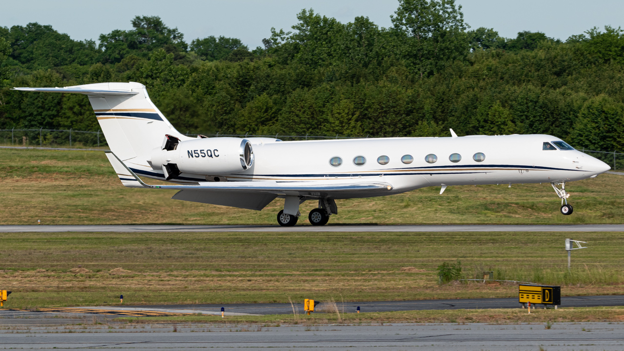 Full size: PRIVATE Gulfstream G550 N55QC at Atlanta DeKalb Peachtree Airport