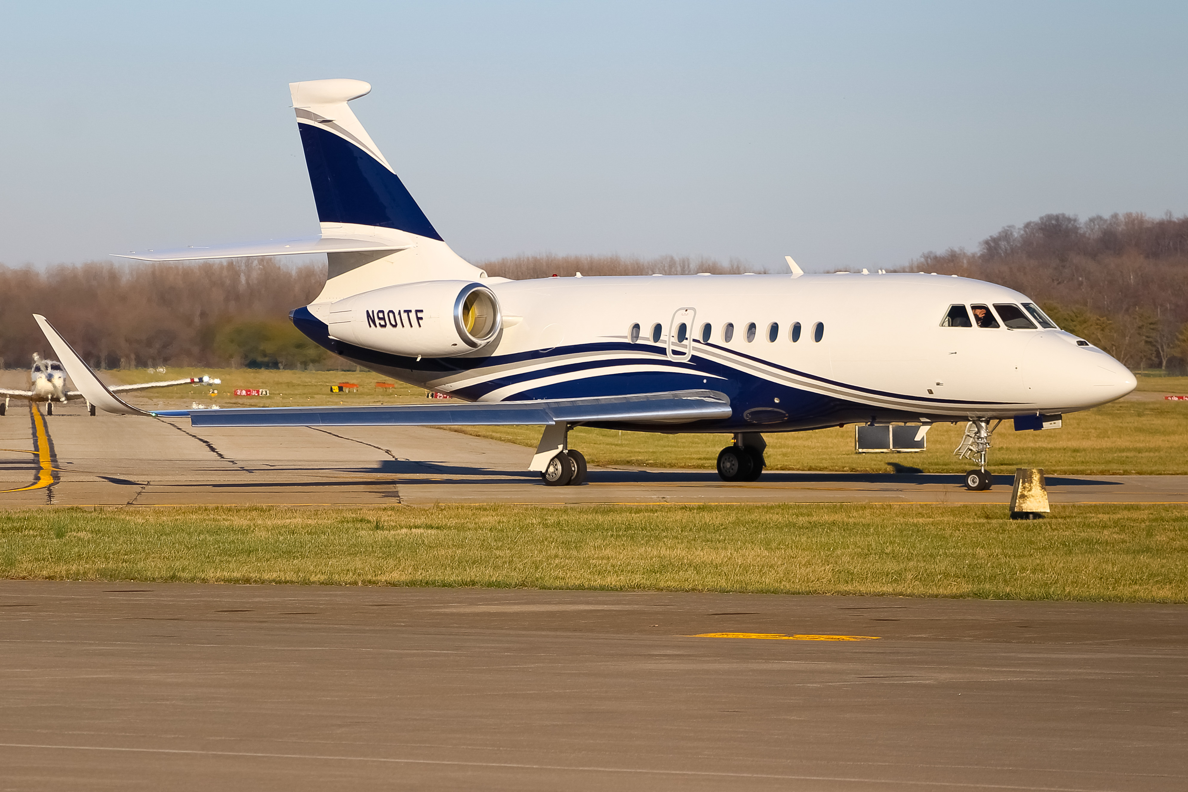 Full size: PRIVATE  Dassault Falcon 2000EX N901TF at Cincinnati Municipal Airport/Lunken Field