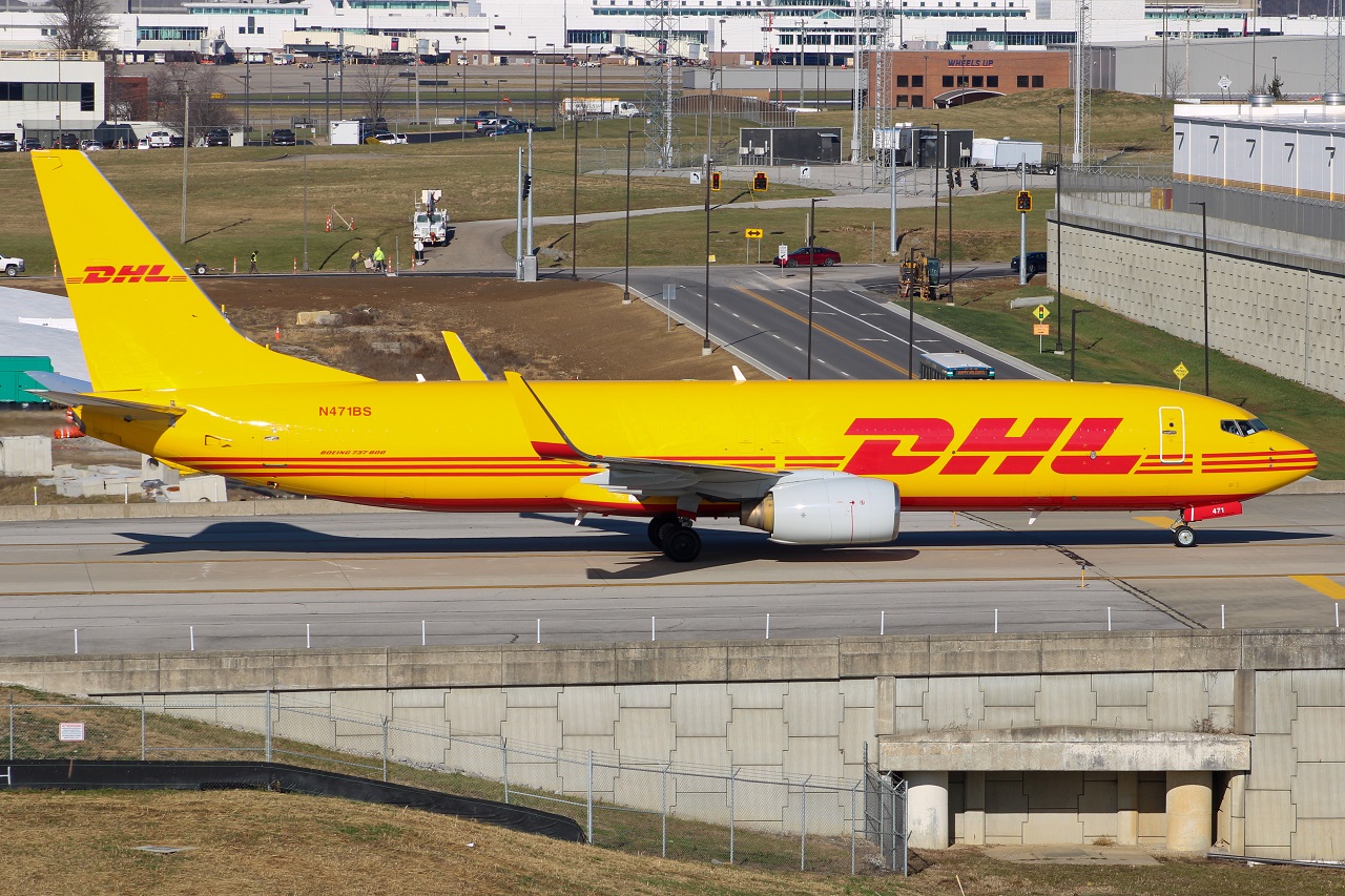 Full size: DHL Boeing 737-800 N471BS at Cincinnati/Northern Kentucky International Airport