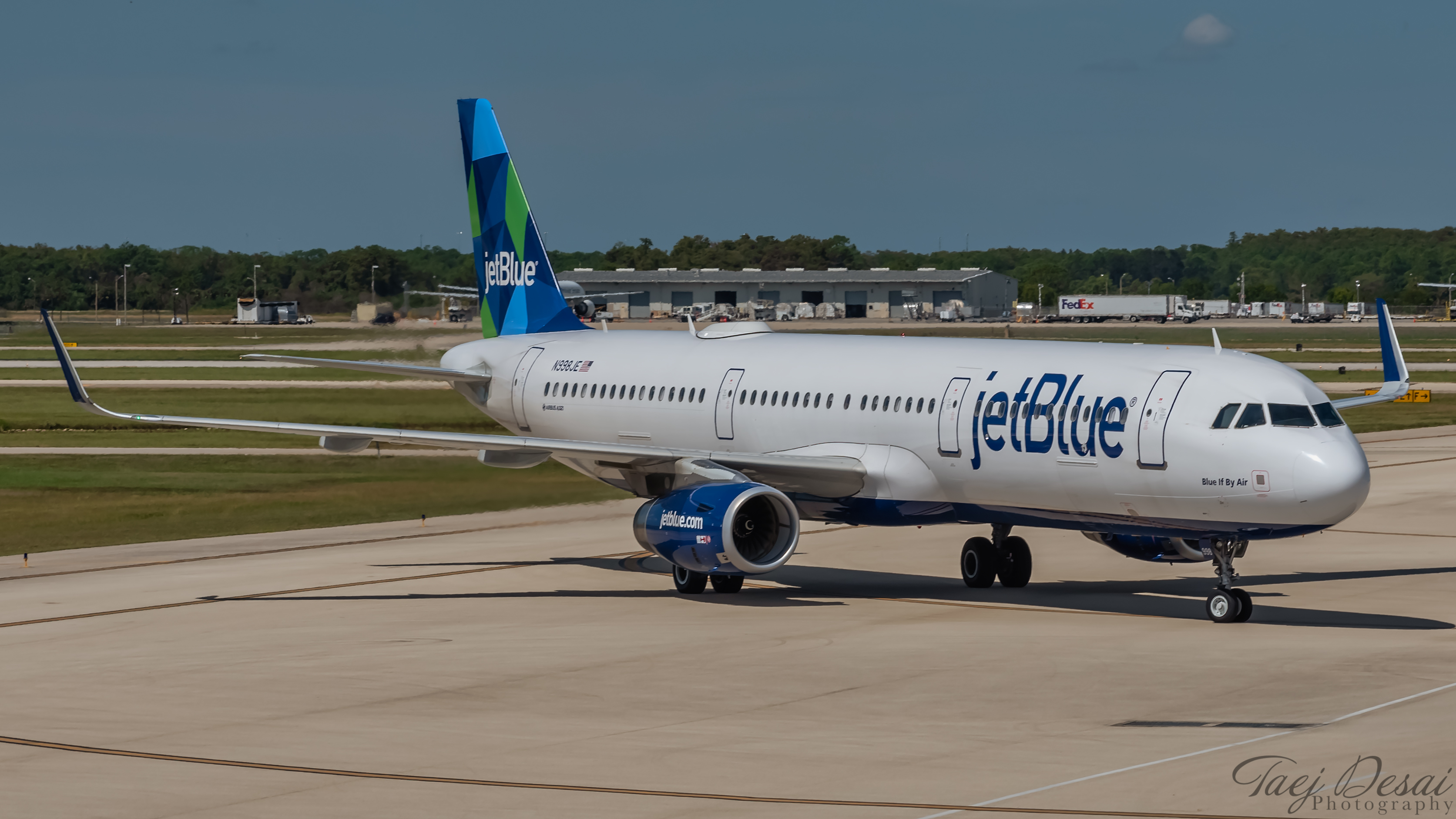 Full size: JetBlue Airways Airbus A321-200 N998JE at Southwest Florida International Airport