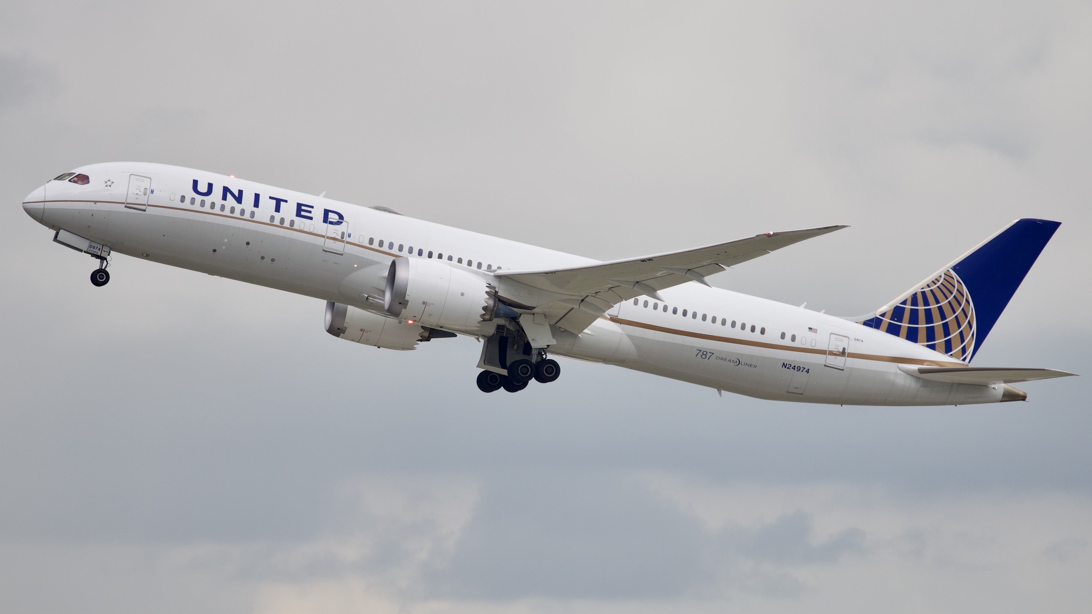 Full size: United Airlines Boeing 787-9 N24974 at Houston-George Bush Intercontinental Airport