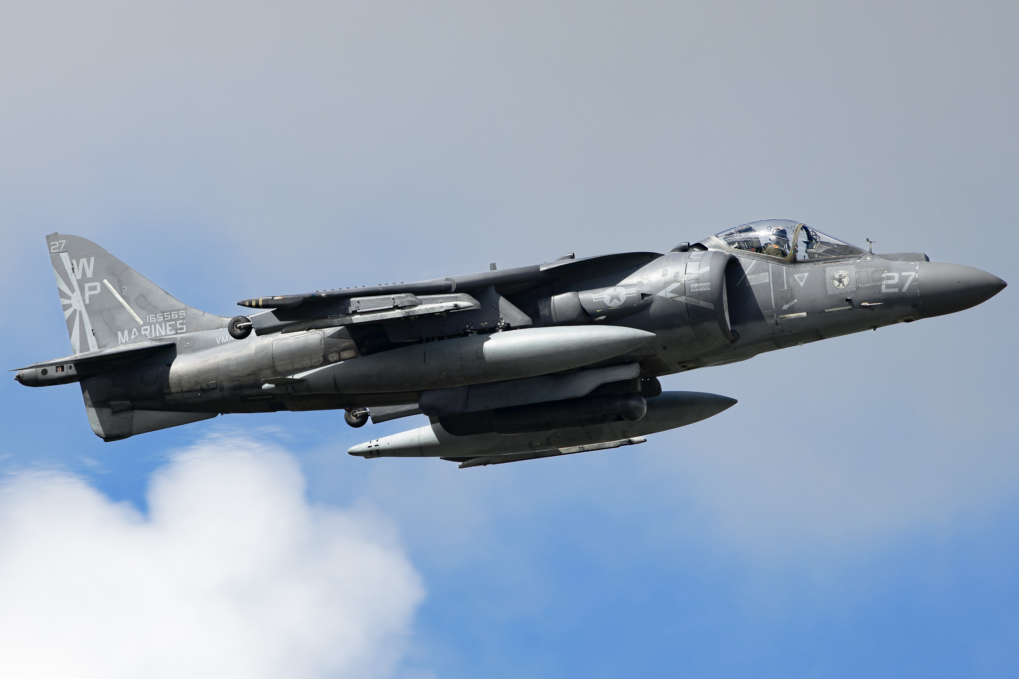 Full size: USMC - United States Marine Corp McDonnell Douglas AV-8B Harrier II 165569 at Tampa International Airport
