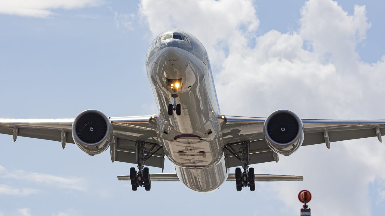 Full size: Qatar Airways Boeing 777-300ER A7-BAL at Miami International Airport
