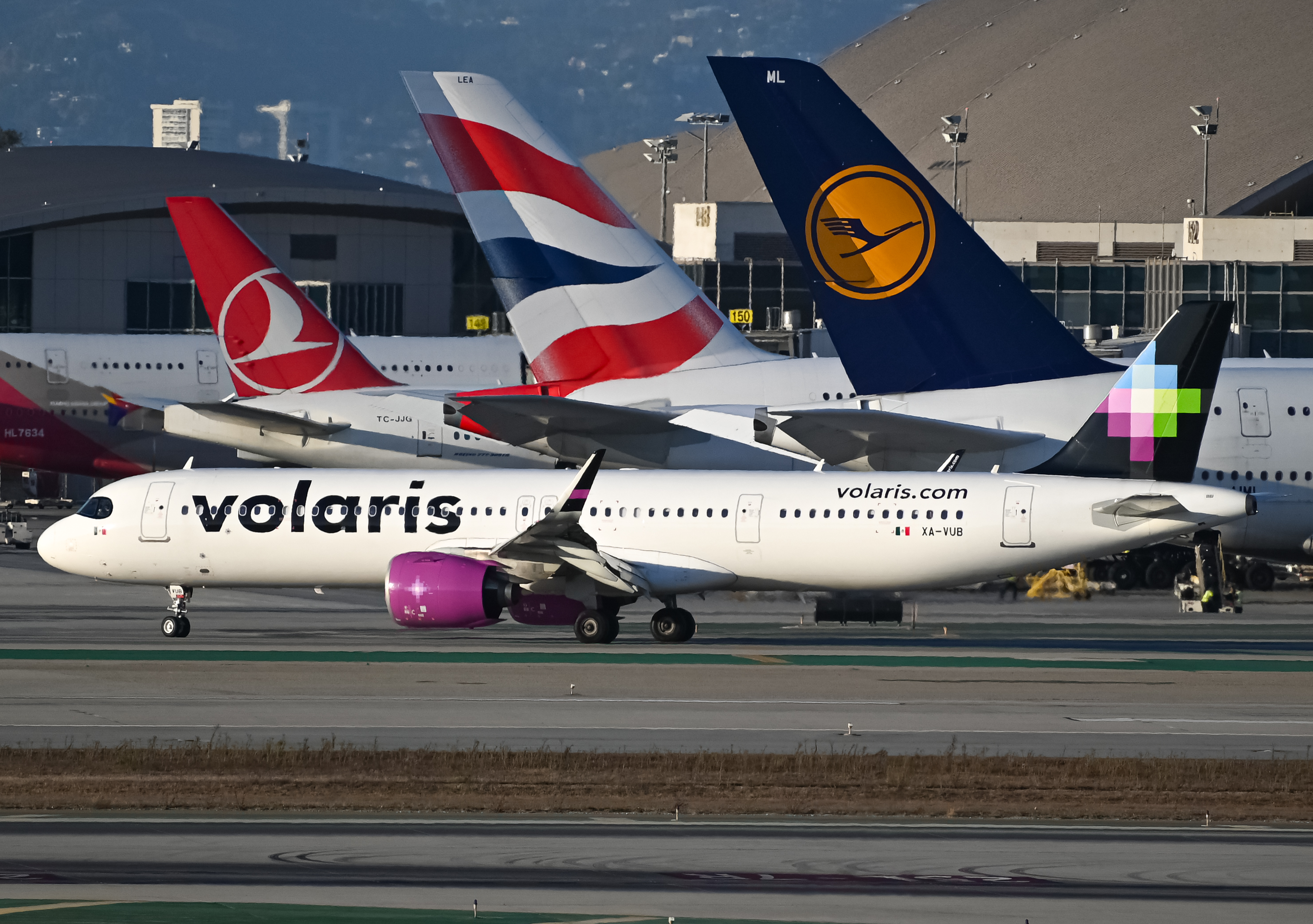 Full size: Volaris Airbus A321NEO XA-VUB at Los Angeles International Airport