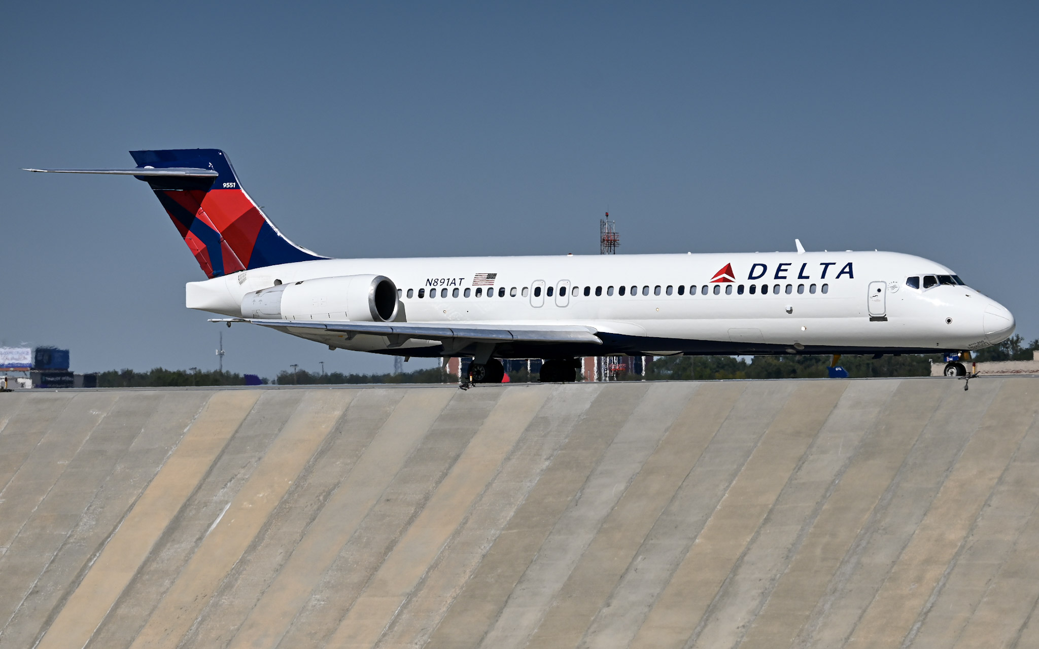 Full size: Delta Airlines Boeing 717-200 N891AT at Hartsfield-Jackson Atlanta International Airport