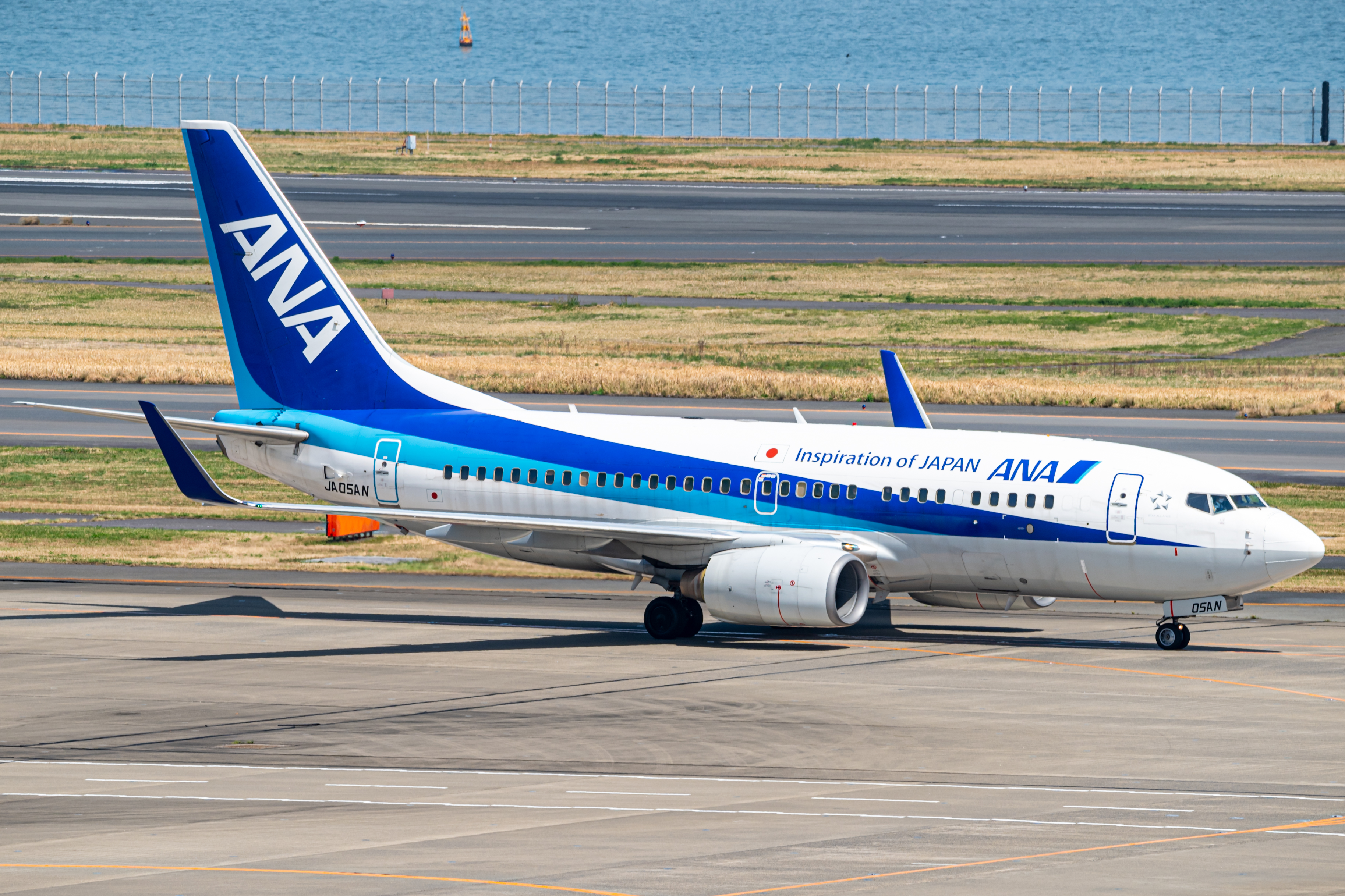 Full size: All Nippon Airways Boeing 737-700 JA05AN at Tokyo-Haneda Airport
