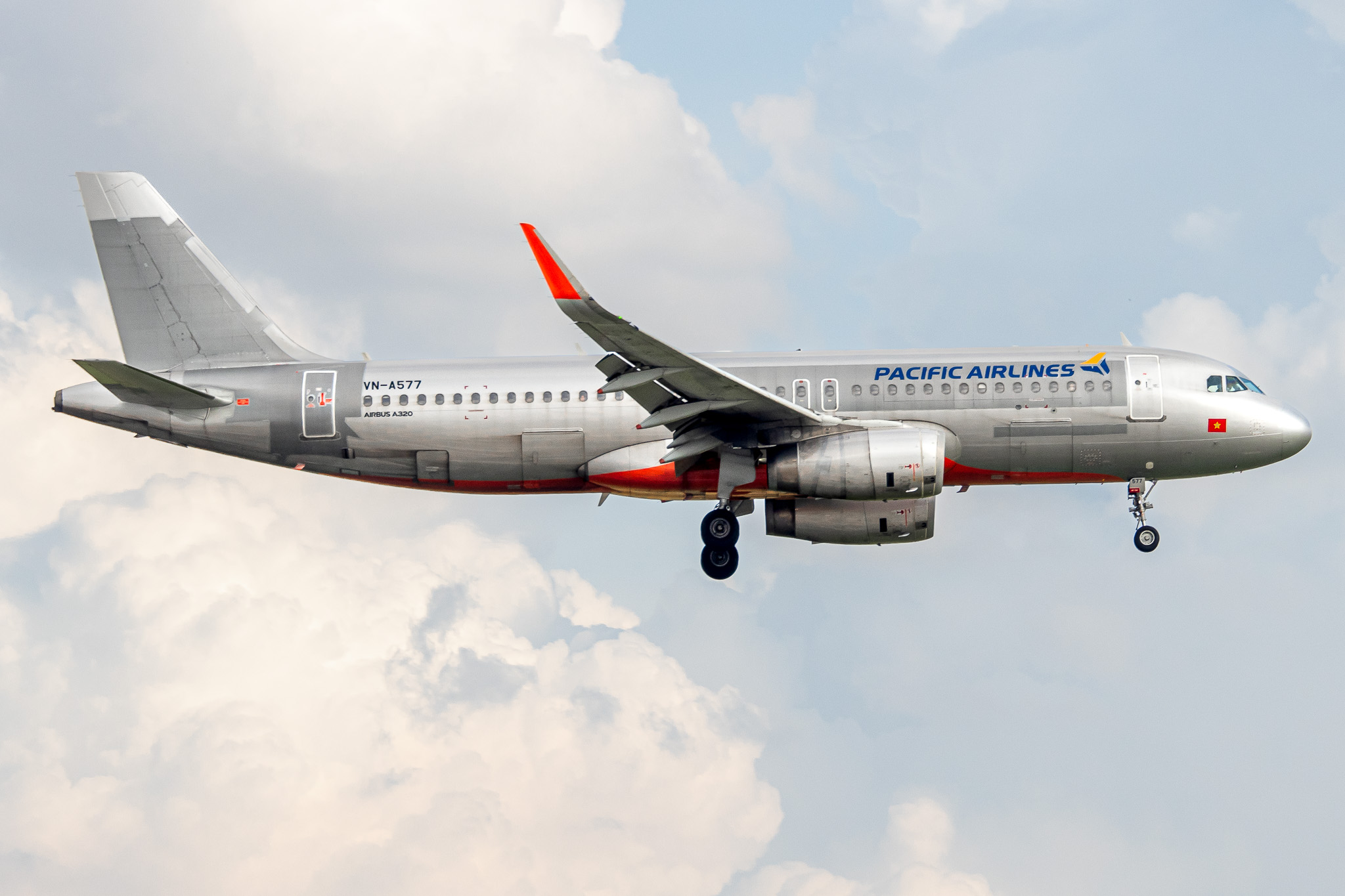Full size: Pacific Airlines Airbus A320 VN-A577 at Tan Son Nhat International Airport