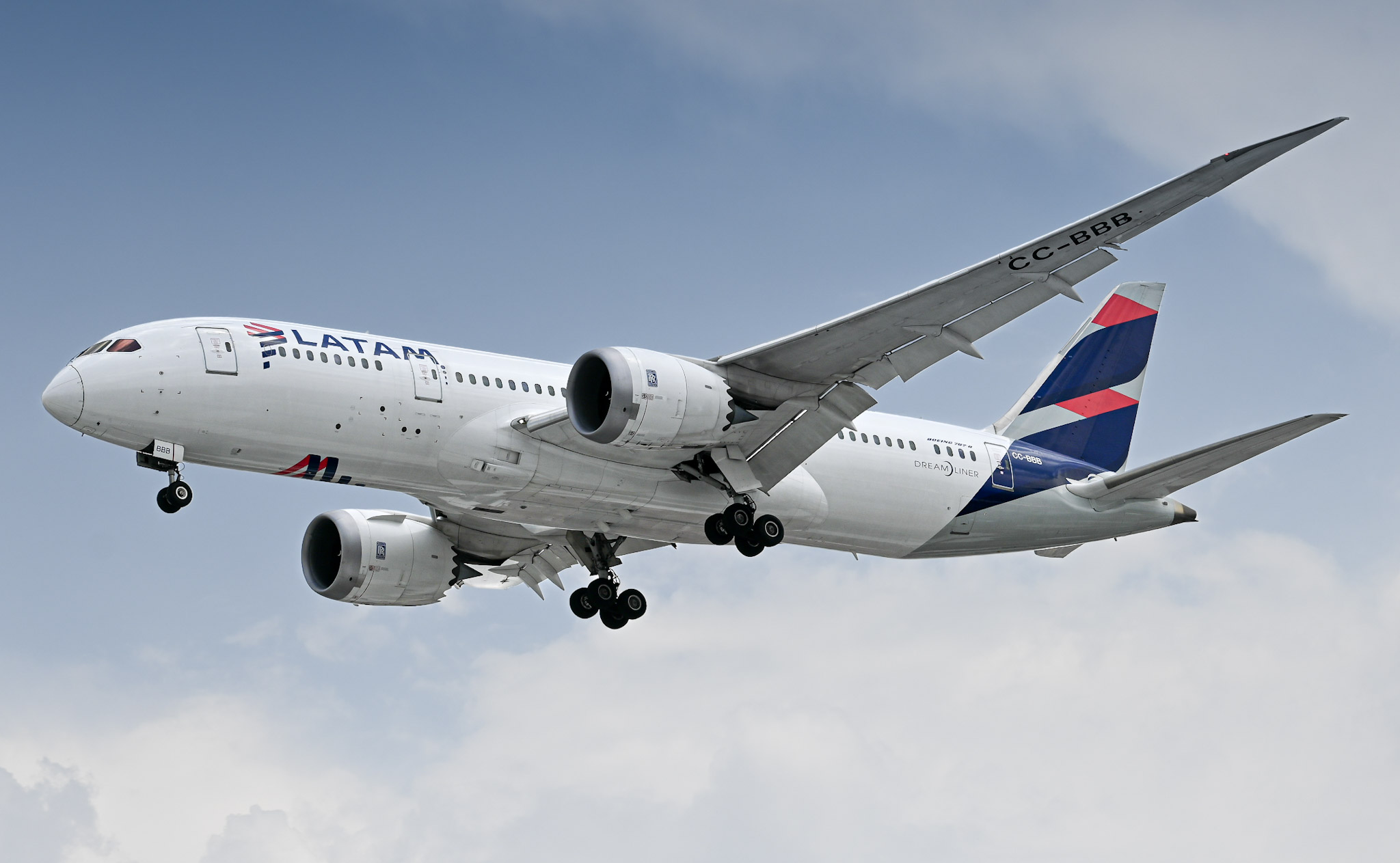 Full size: LATAM Boeing 787-8 CC-BBB at Mexico City International Airport