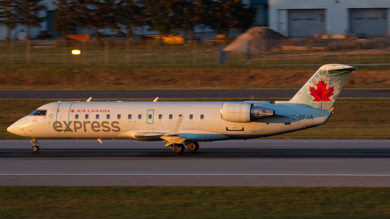 Full size: Air Canada Express Mitsubishi CRJ-200 C-FFJA at John Glenn Columbus International Airport