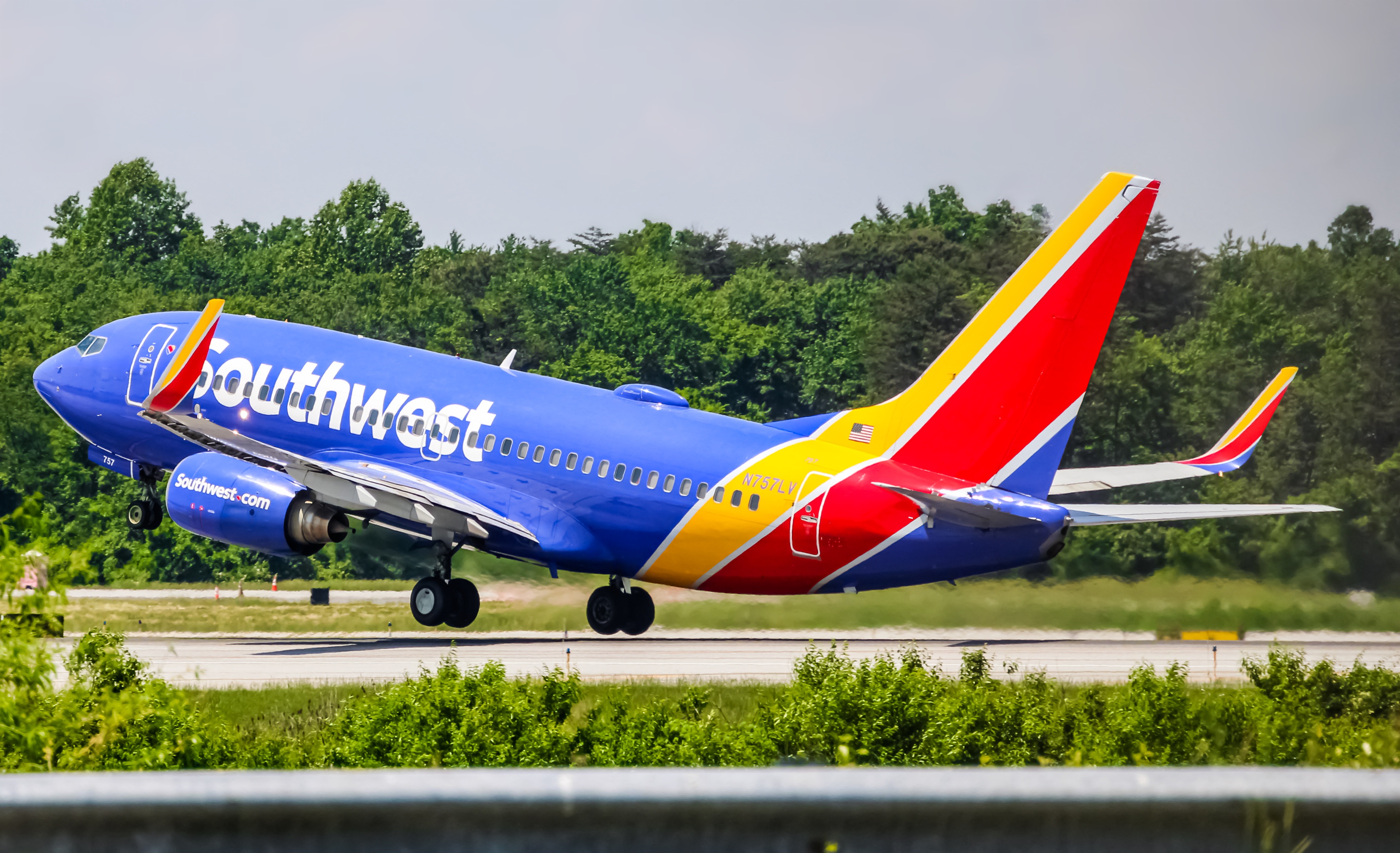 Full size: Southwest Airlines Boeing 737-700 N757LV at Baltimore/Washington International Thurgood Marshall Airport