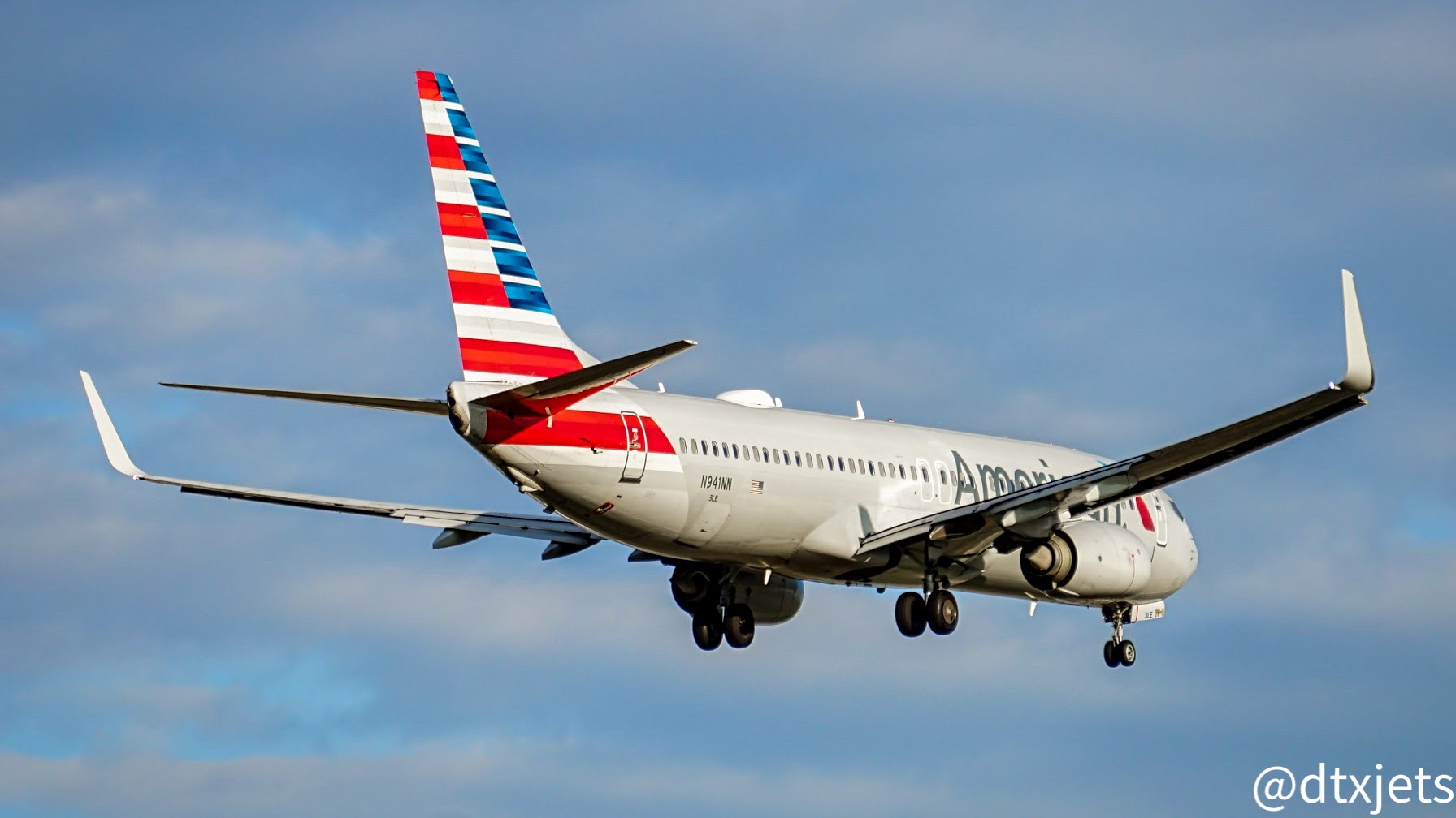 Full size: American Airlines Boeing 737-800 N941NN at Dallas-Fort Worth International Airport