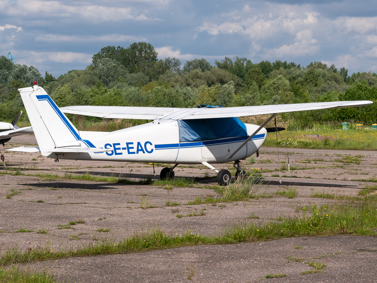 Full size: PRIVATE Cessna 172 SE-EAC at 