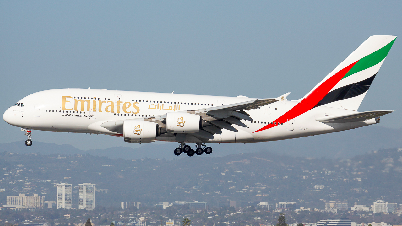 Full size: Emirates Airbus A380-800 A6-EVL at Los Angeles International Airport