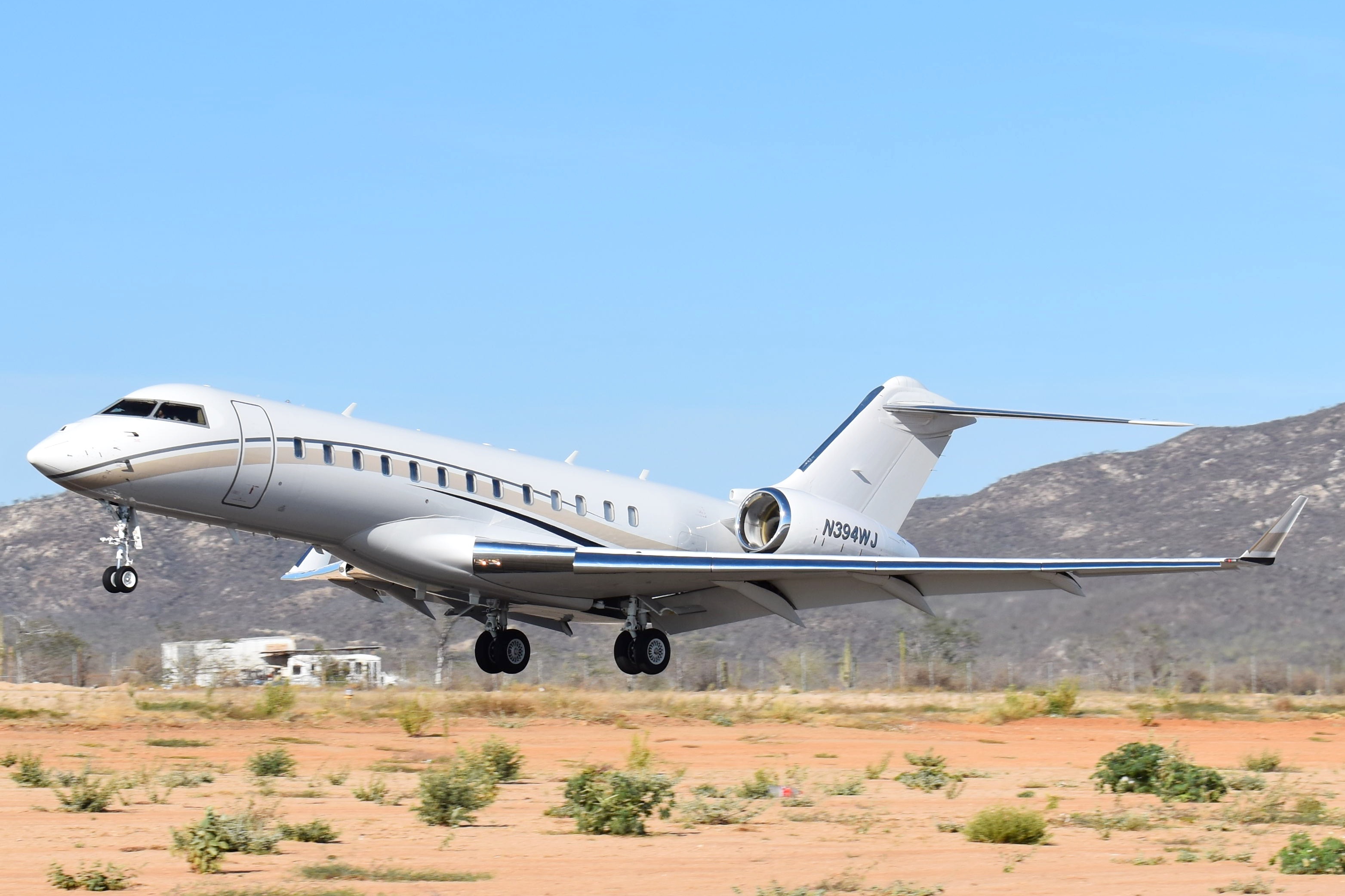 Full size: PRIVATE Bombardier Global Express N394WJ at Aeropuerto de Cabo San Lucas Internacional