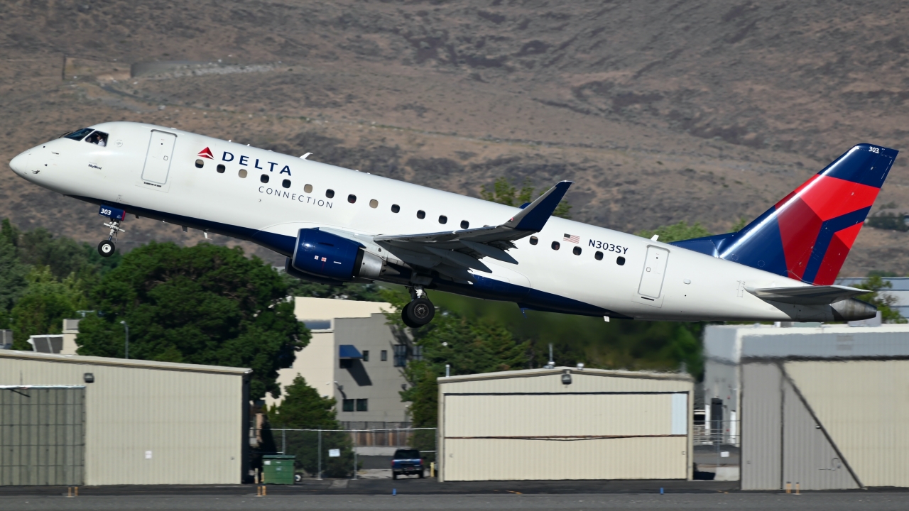 Full size: SkyWest Airlines Embraer E175 N303SY at Reno/Tahoe International Airport