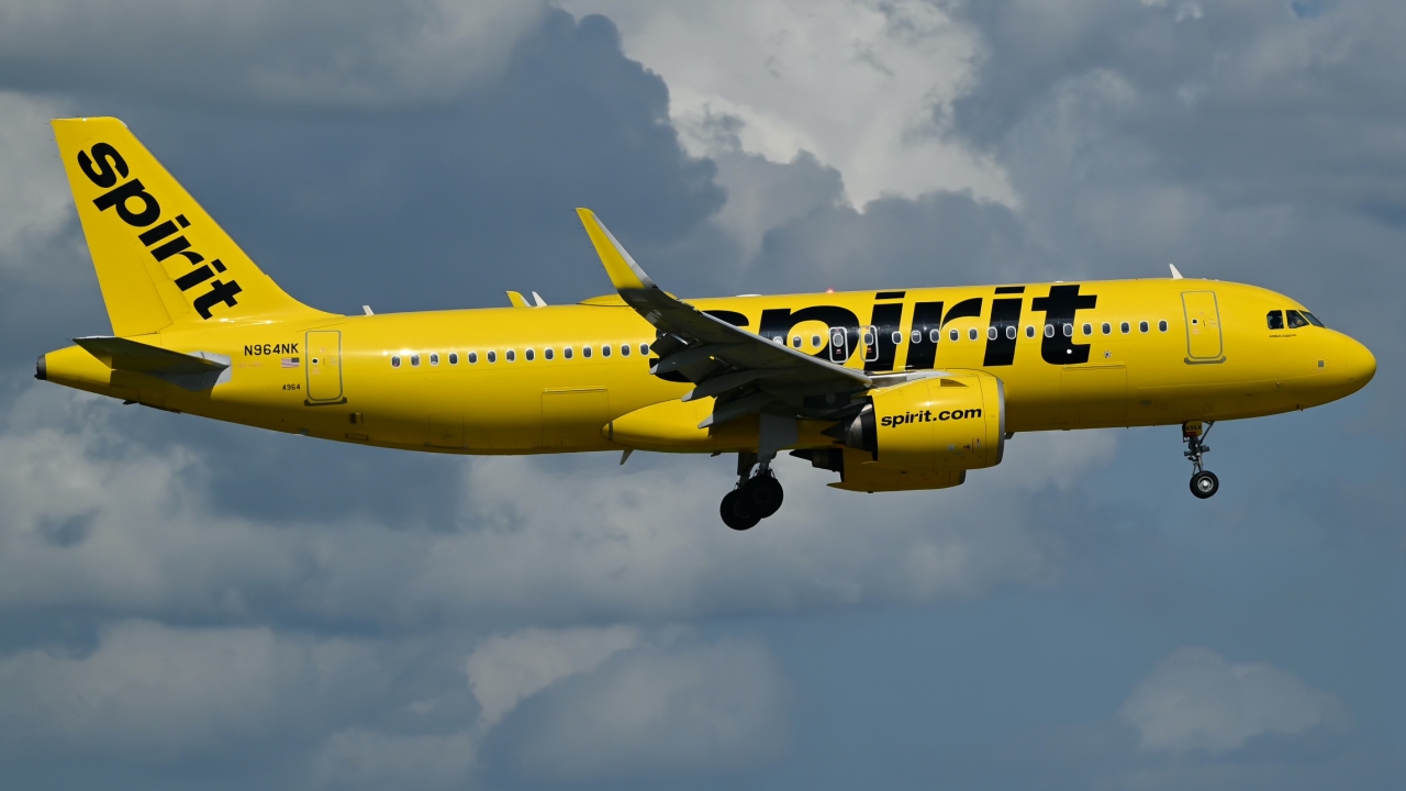 Full size: Spirit Airlines Airbus A320NEO N964NK at Orlando International Airport