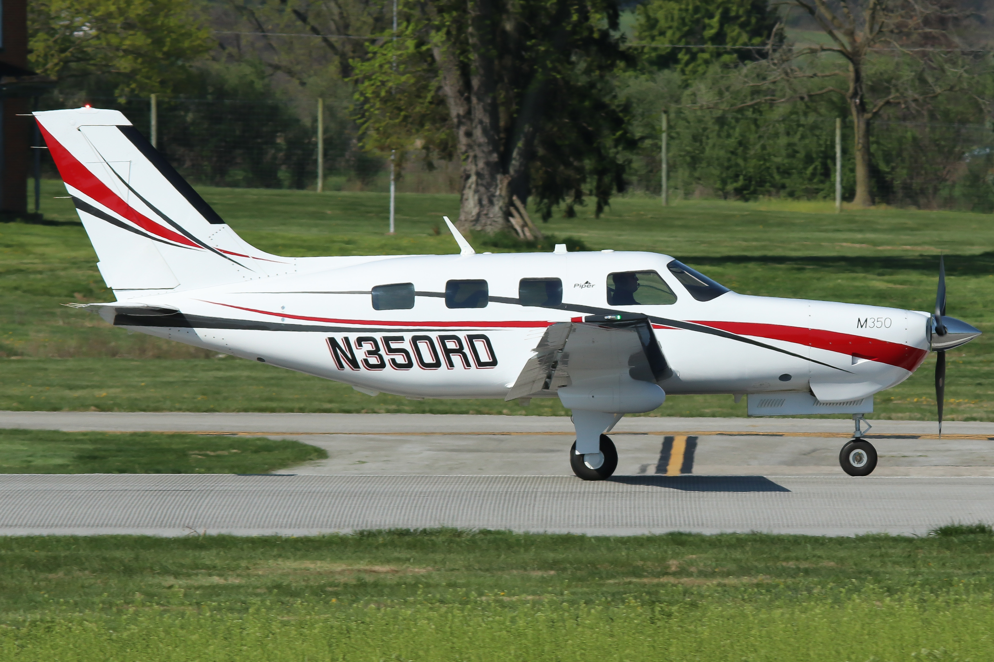 Full size: PRIVATE Piper M350 N350RD at York Airport