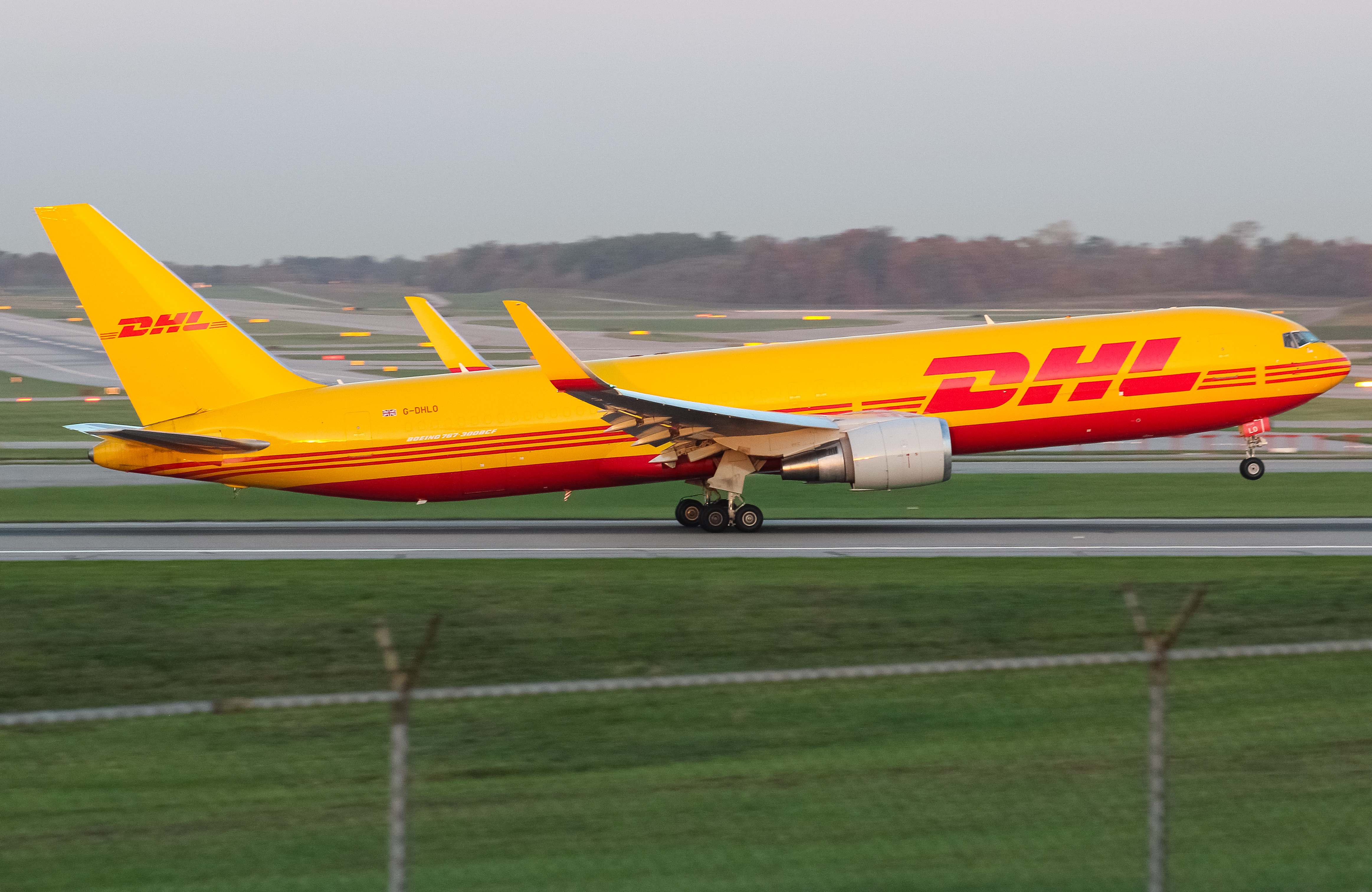 Full size: DHL Boeing 767-300F G-DHLO at Cincinnati/Northern Kentucky International Airport