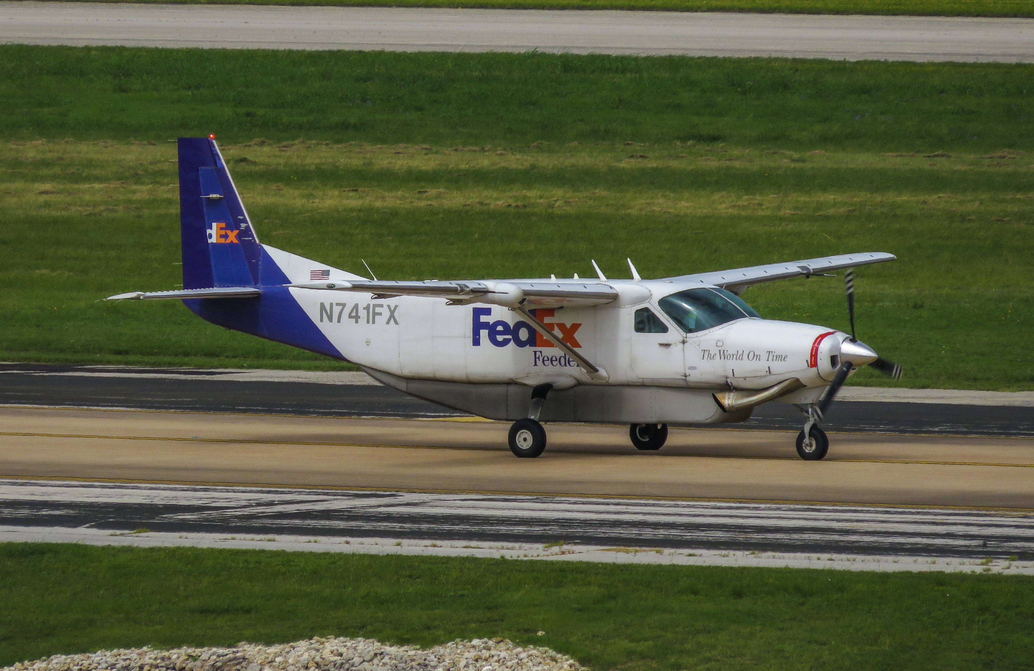 Full size: FedEx Cessna 208B N741FX at Austin-Bergstrom International Airport