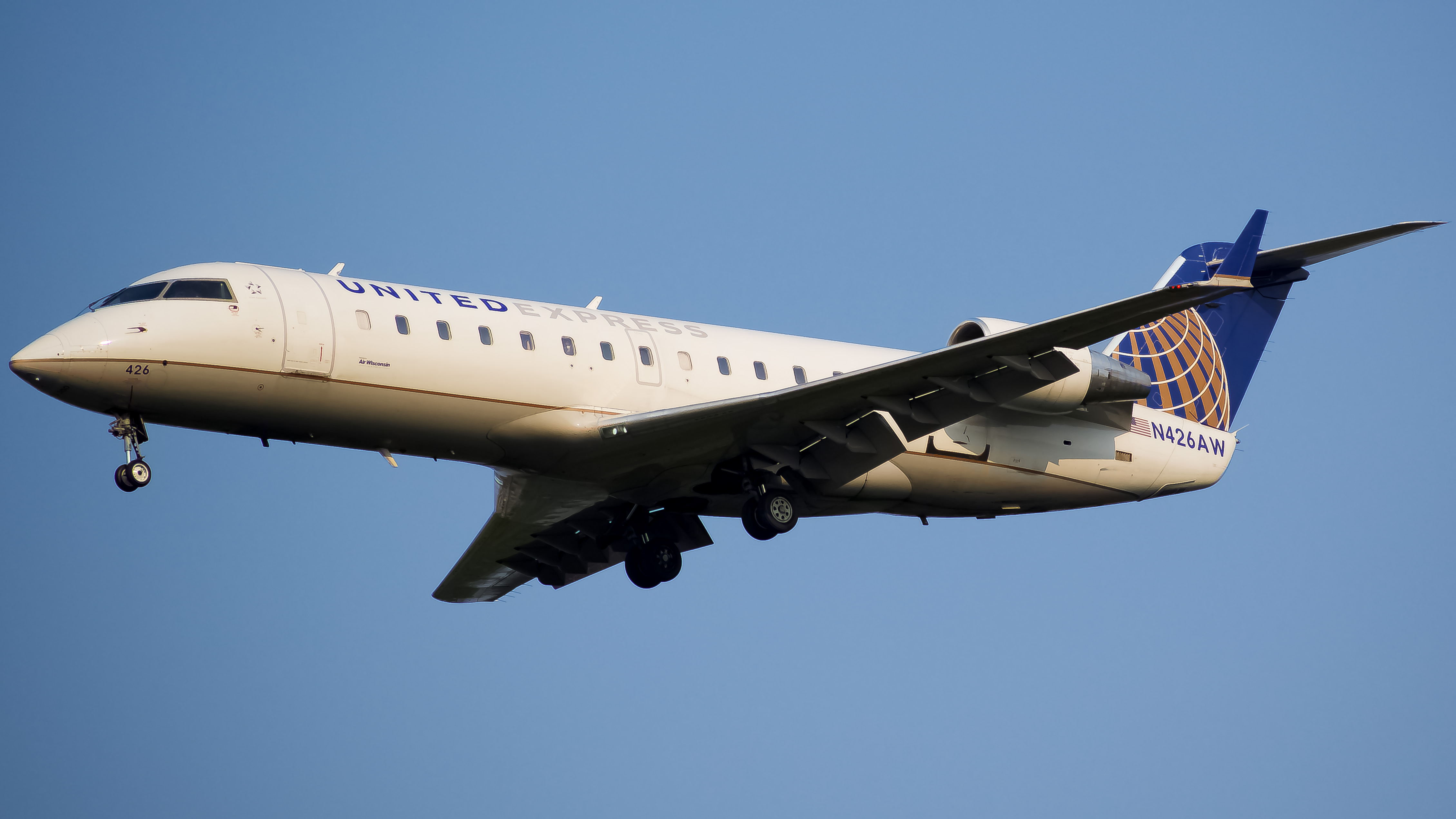 Full size: United Express Mitsubishi CRJ-200 N426AW at Washington Dulles International Airport