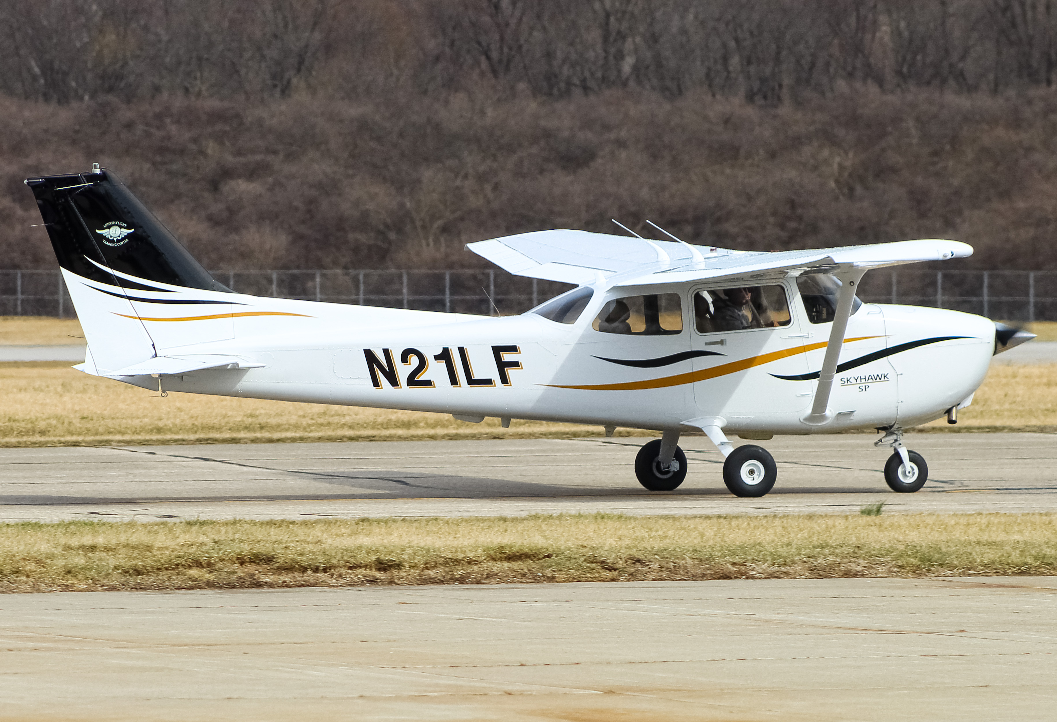 Full size: Lunken Flight Training Center Cessna 172 N21LF at Cincinnati Municipal Airport/Lunken Field