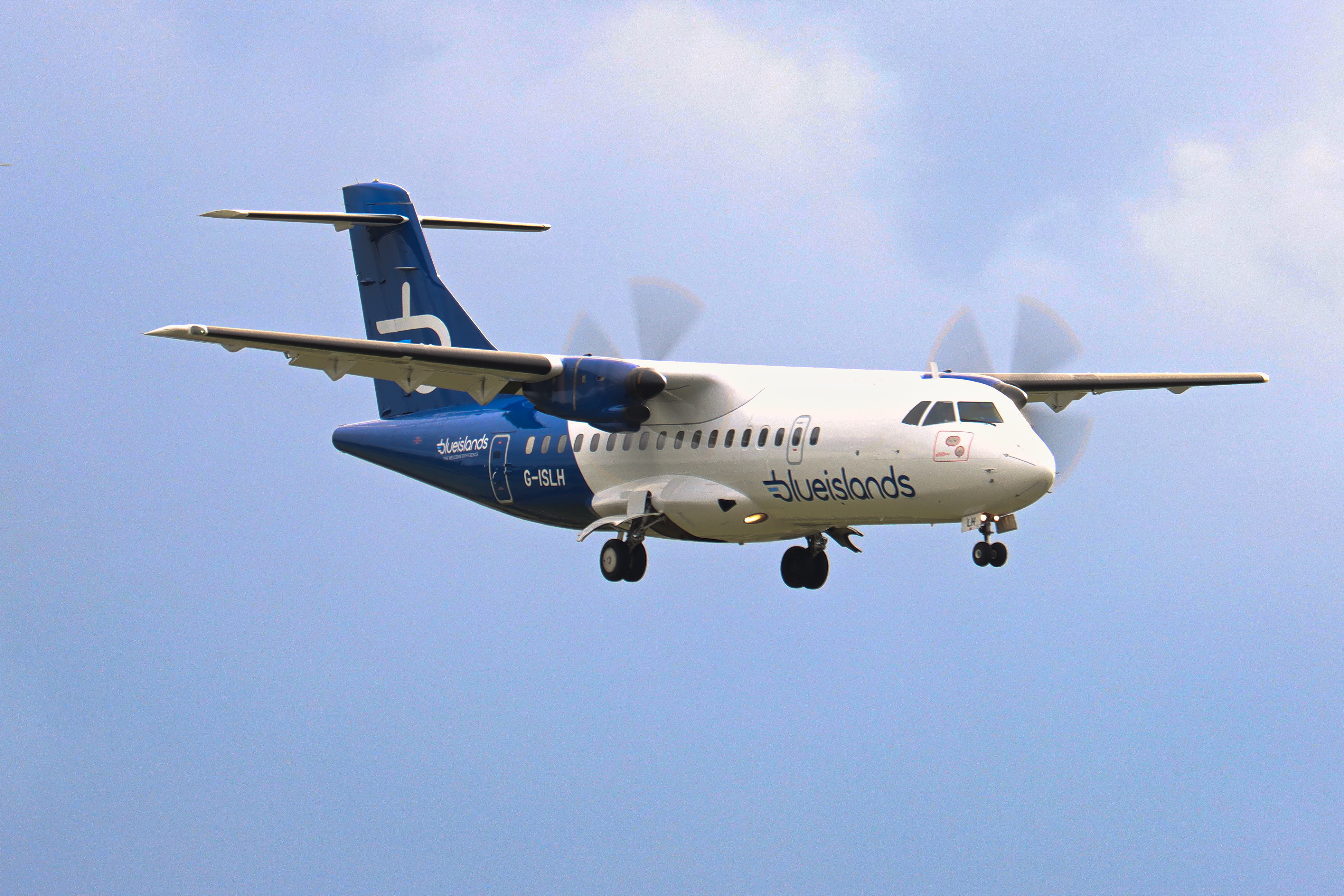 Full size: blueislands ATR 42-300 G-ISLH at Birmingham Airport