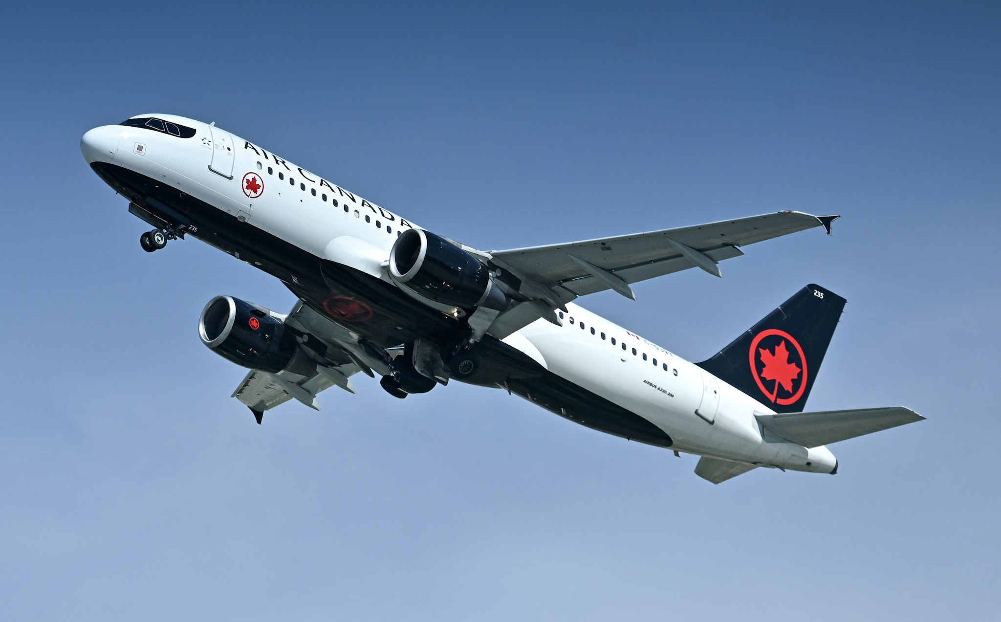 Full size: Air Canada Airbus A320 C-GJVT at San Diego International Airport