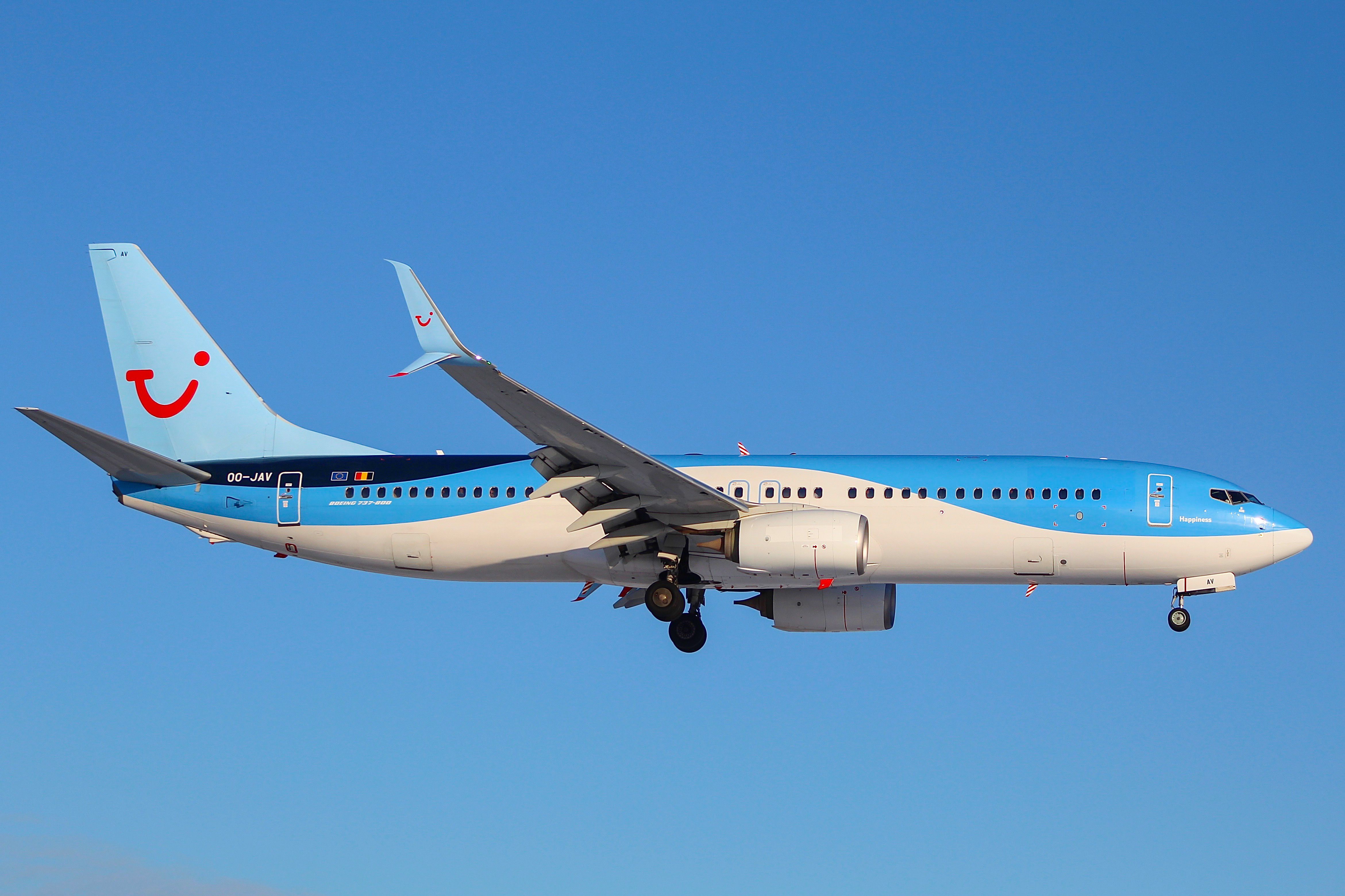 Full size: TUI Belgium Boeing 737-800 OO-JAV at General Mitchell International Airport