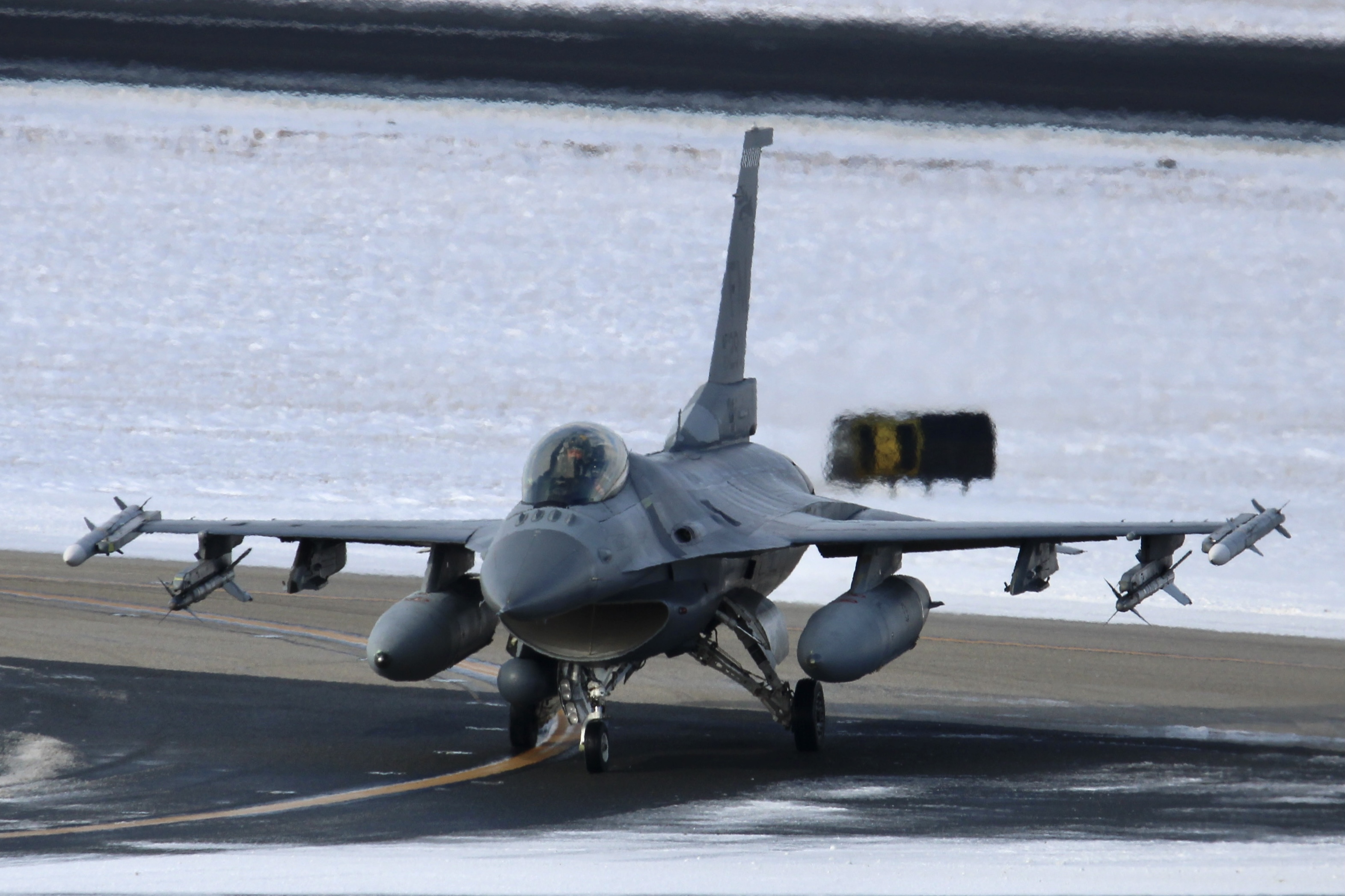Full size: USAF - United States Air Force General Dynamics F-16 Fighting Falcon 87-0290 at Atlantic City International Airport