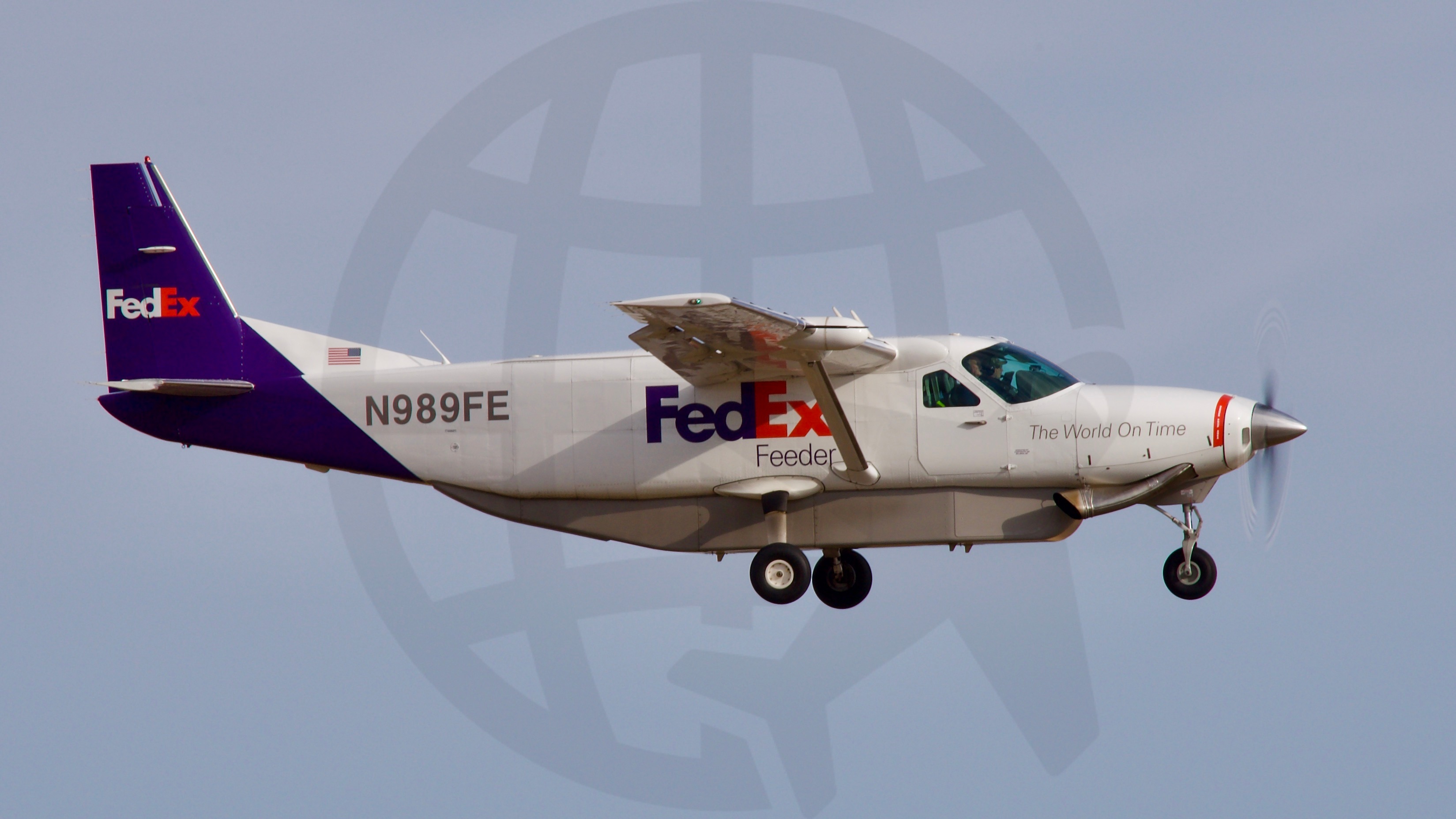 Full size: FedEx Cessna Grand Caravan N989FE at Hector International Airport