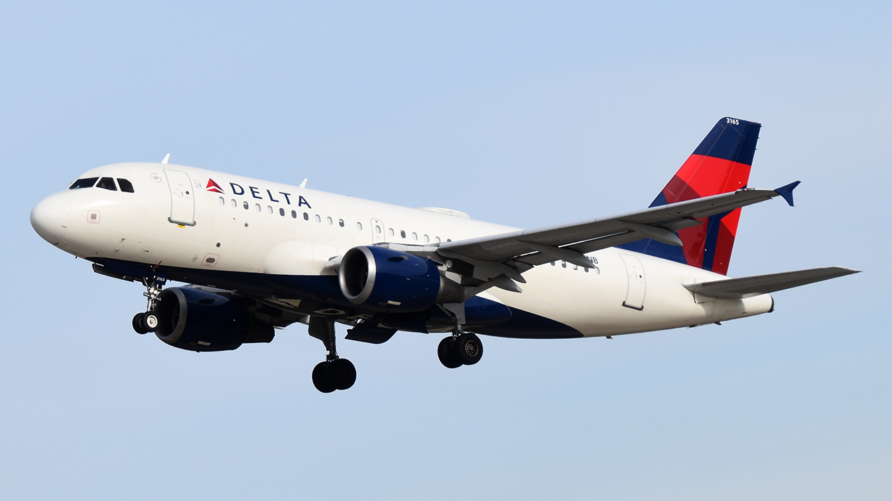 Full size: Delta Air Lines Airbus A319 N365NB at Philadelphia International Airport