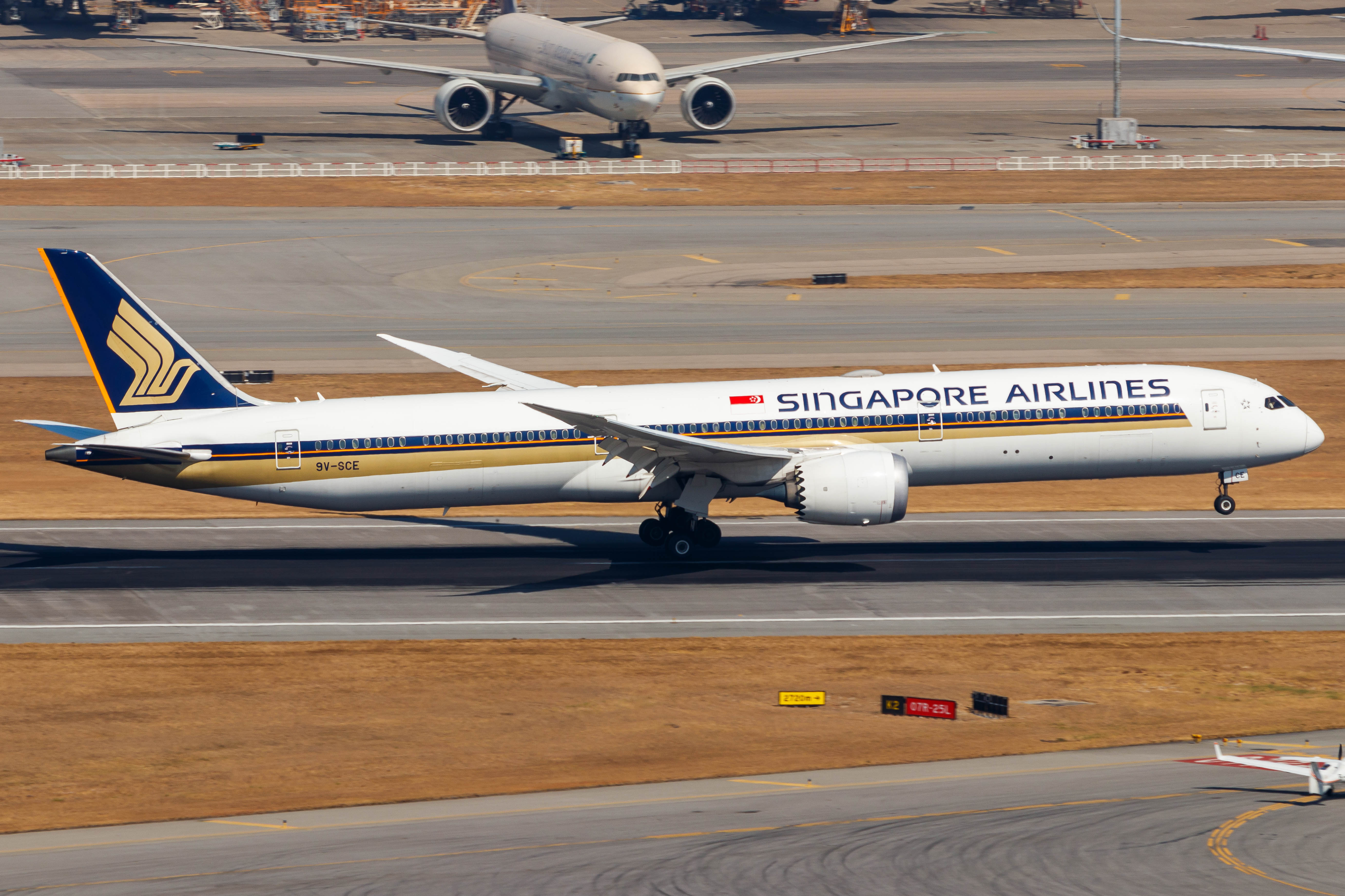 Full size: Singapore Airlines Boeing 787-10 9V-SCE at Hong Kong International Airport