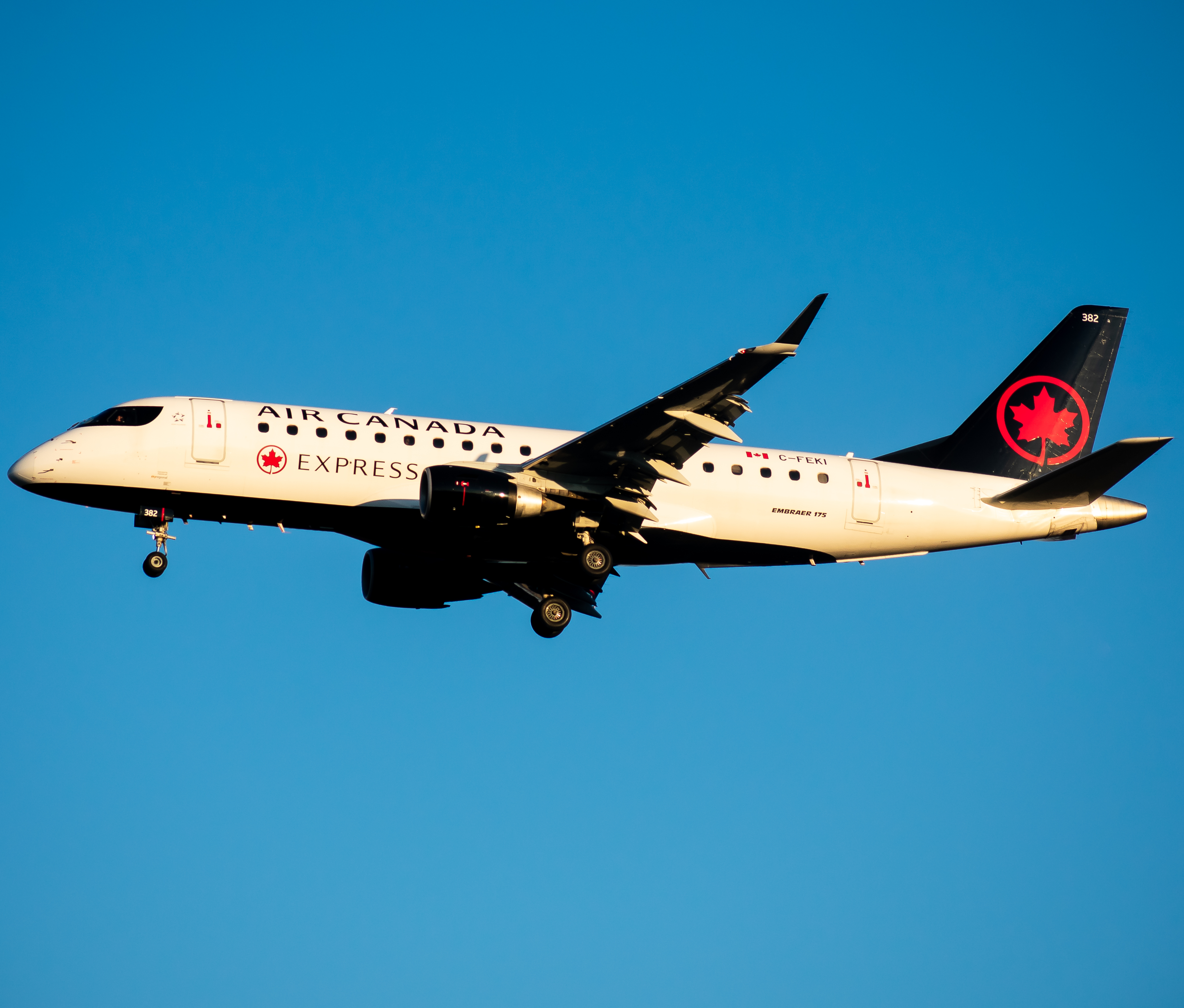 Full size: Air Canada Embraer E175 C-FEKI at Washington Dulles International Airport