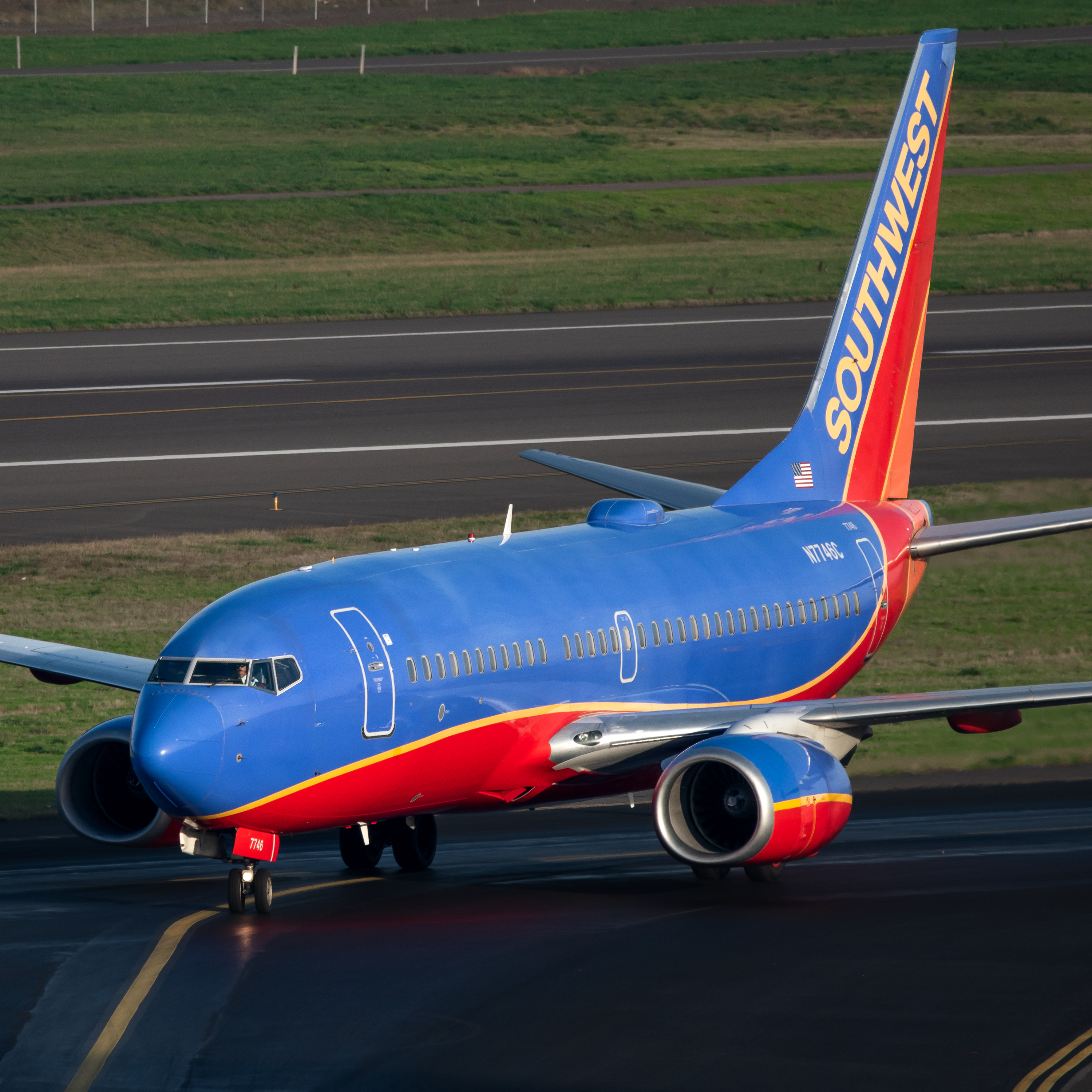 Full size: Southwest Airlines Boeing 737-700 N7746C at Portland International Airport