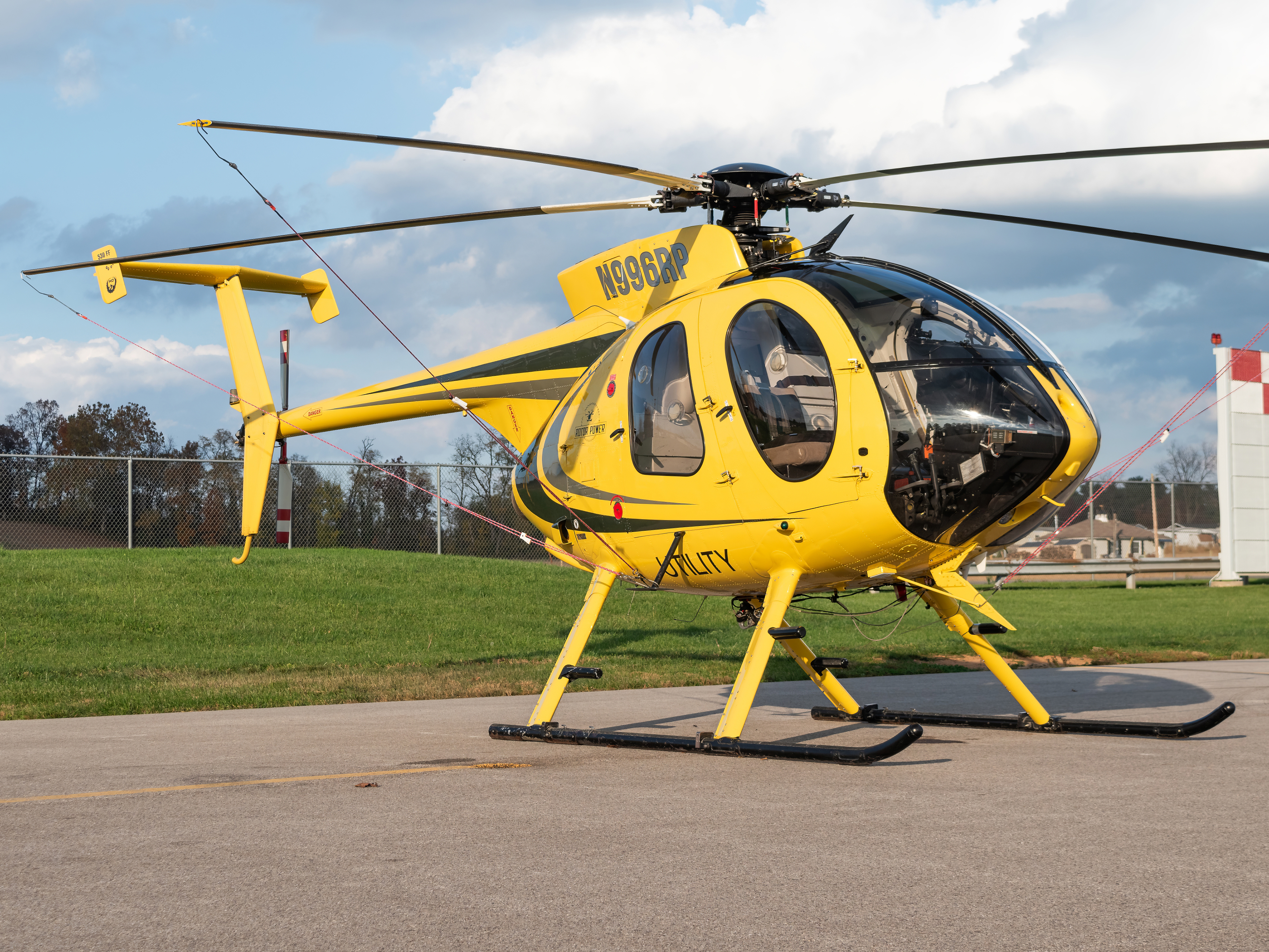 Full size: PRIVATE MD Helicopters MD530 N996RP at York Airport