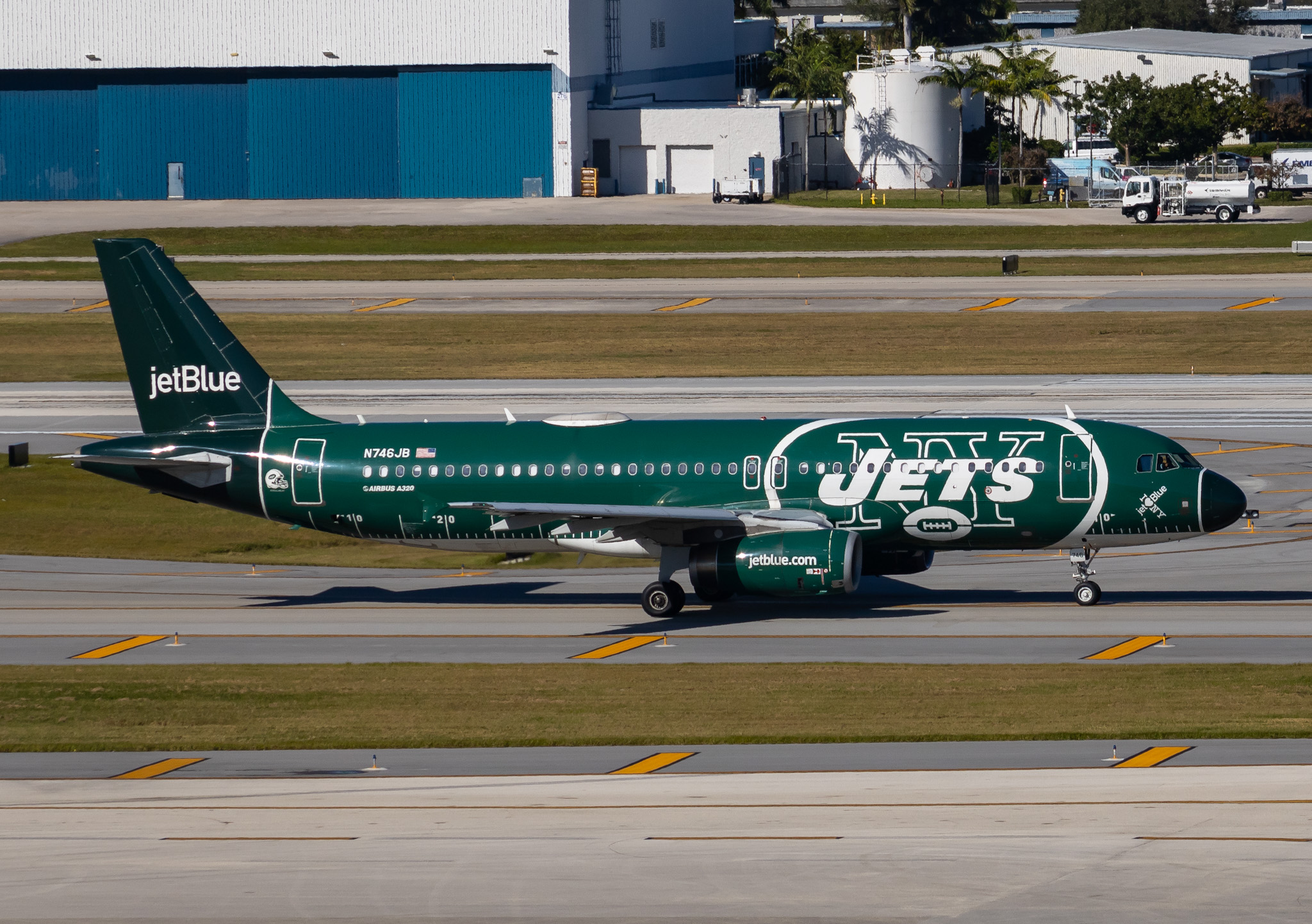 Full size: JetBlue Airways Airbus A320 N746JB at Fort Lauderdale/Hollywood International Airport