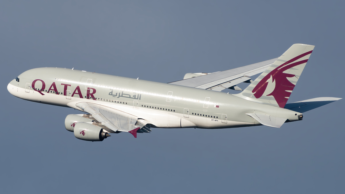 Full size: Qatar Airways Airbus A380-800 A7-APH at London Heathrow International Airport