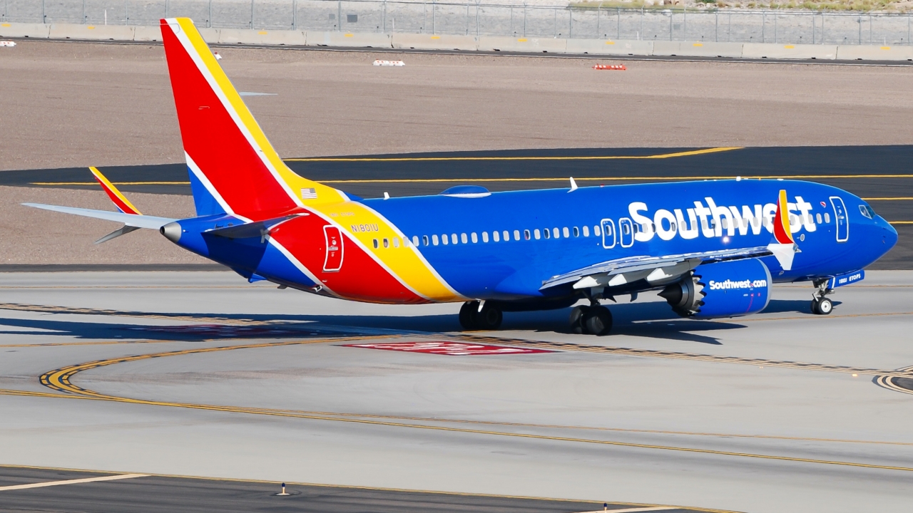 Full size: Southwest Airlines Boeing 737 MAX 8 N1801U at Phoenix Sky Harbor International Airport