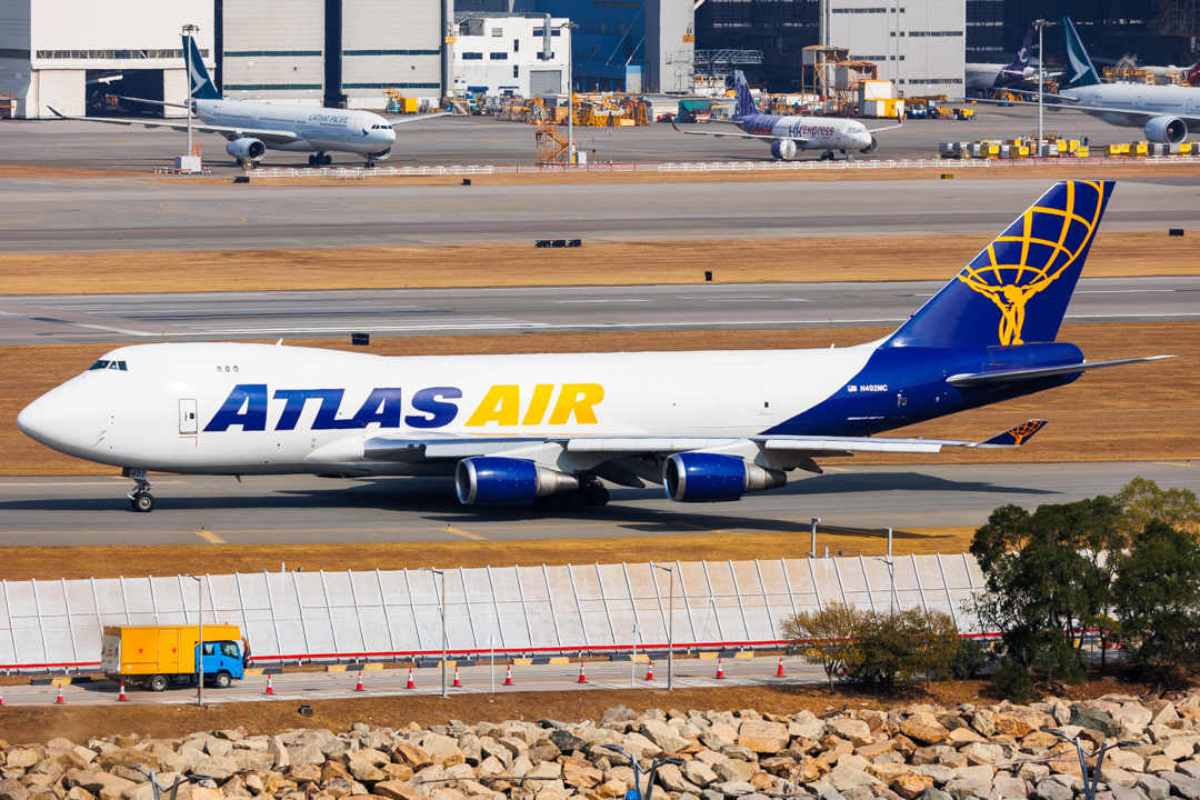 Full size: Atlas Air Boeing 747-400F N492MC at Hong Kong International Airport