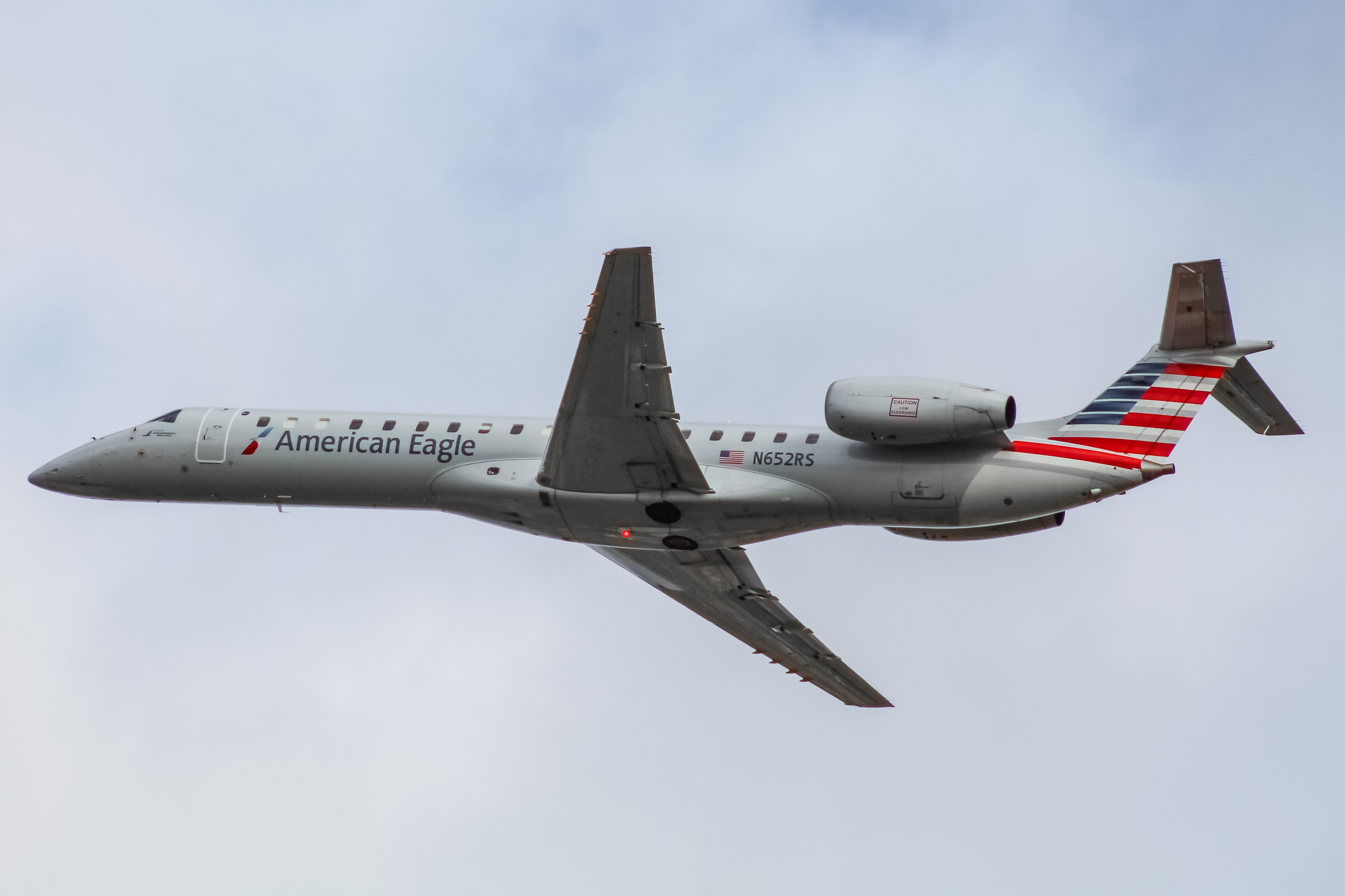 Full size: American Eagle Embraer ERJ145 N652RS at General Mitchell International Airport