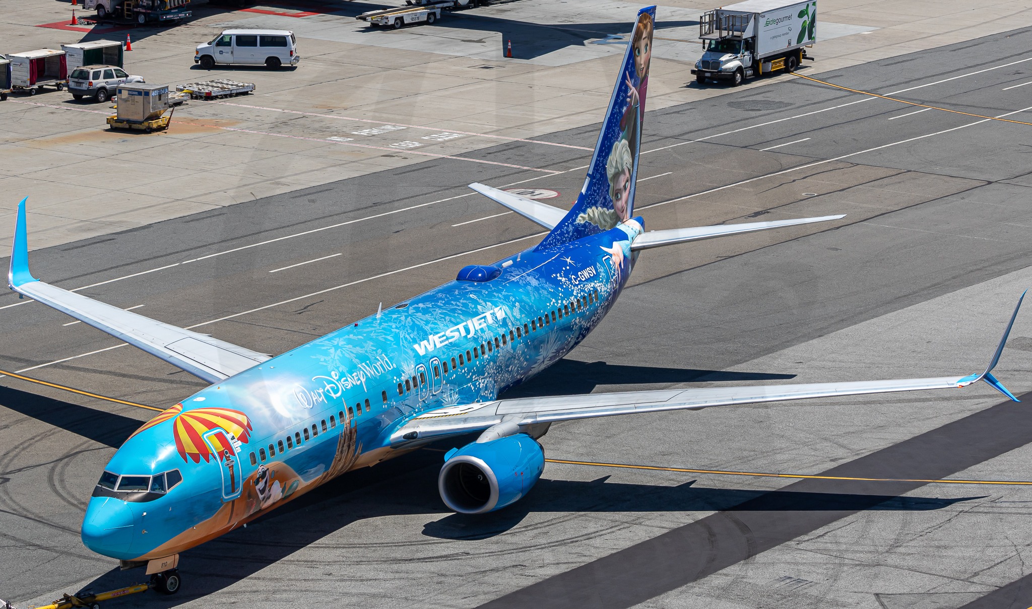 Full size: Westjet Boeing 737-800 C-GWSV at San Francisco International Airport