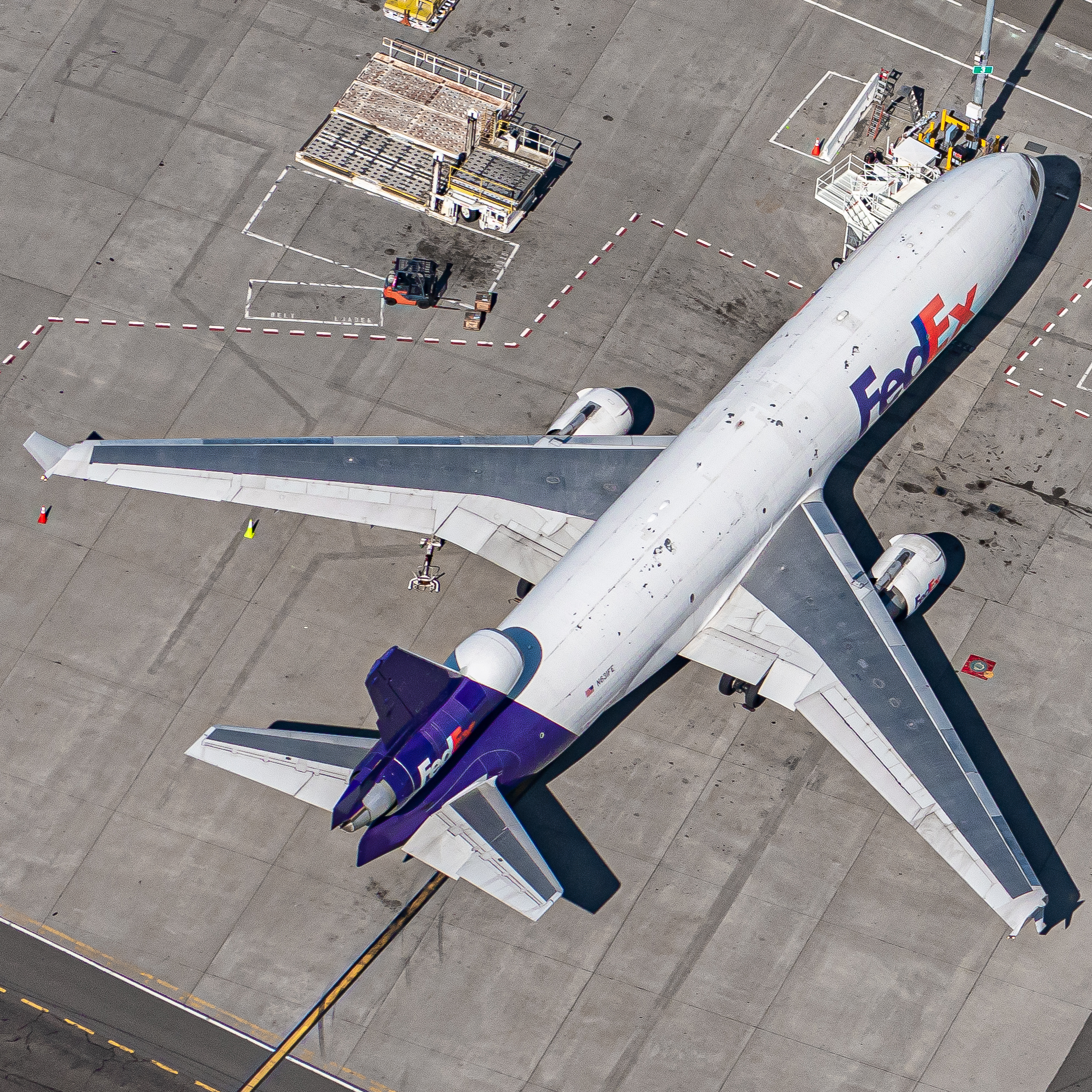 Full size: FedEx McDonnell Douglas MD-11F N631FE at Metro Oakland International Airport