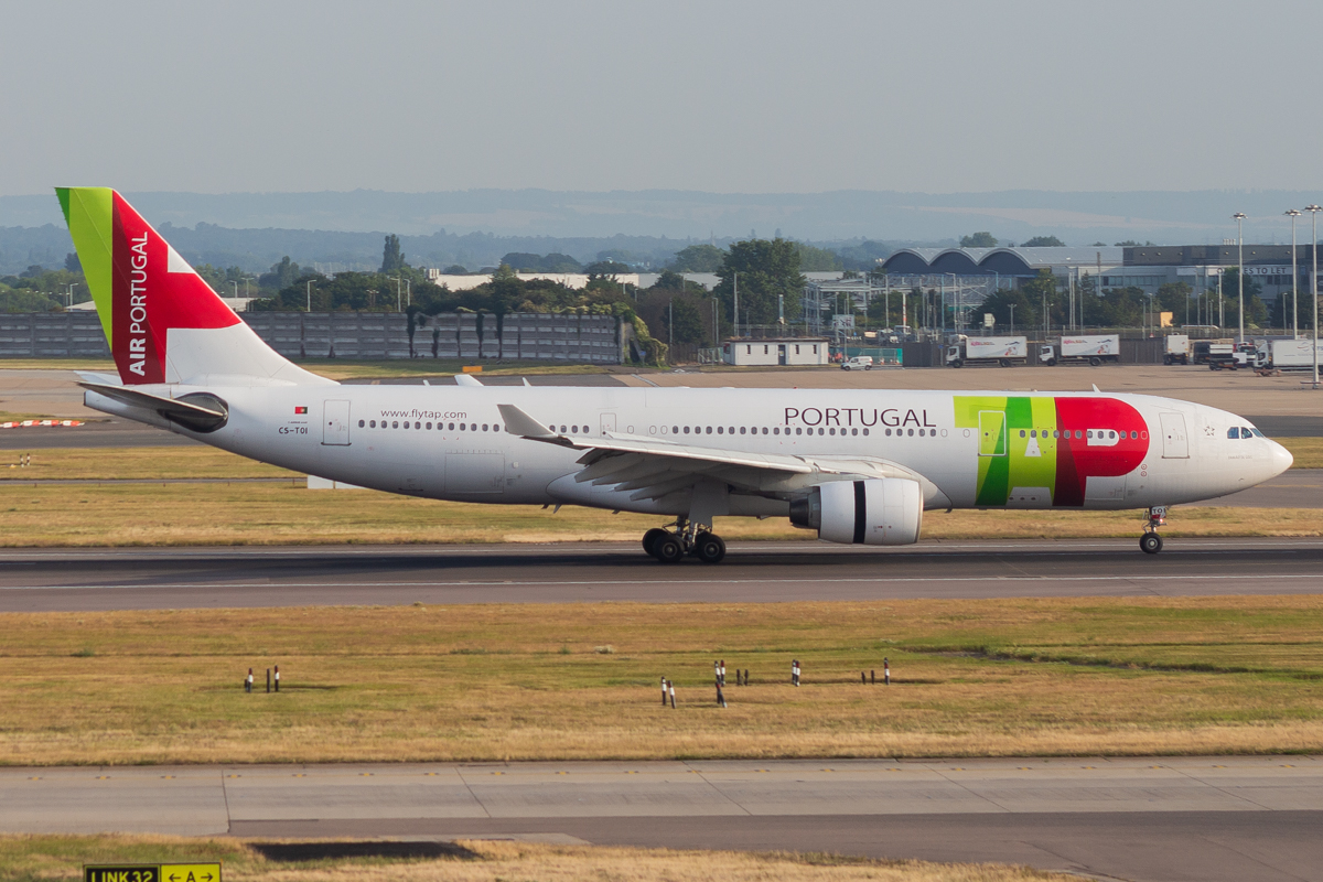 Full size: TAP Air Portugal Airbus A330-200 CS-TOI at London Heathrow International Airport