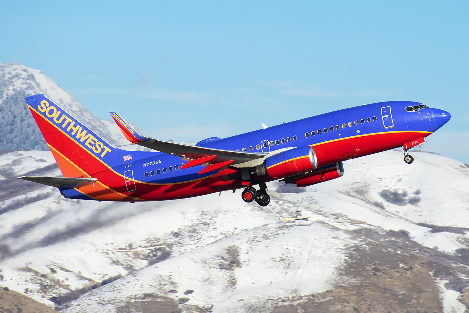 Full size: Southwest Boeing 737-700 N7735A at Salt Lake City International Airport
