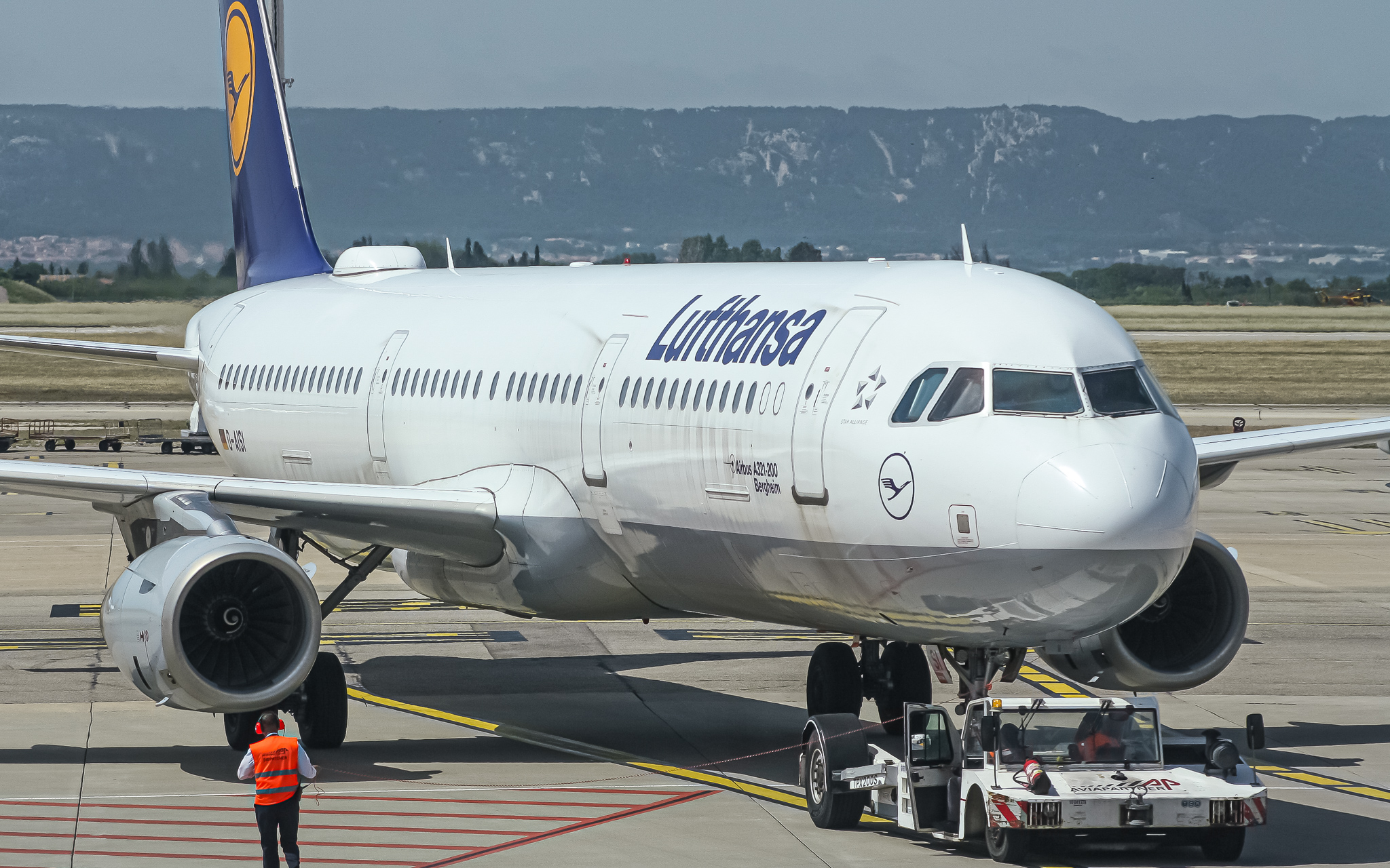 Full size: Lufthansa Airbus A321-200 D-AISI at Marseille Provence Airport