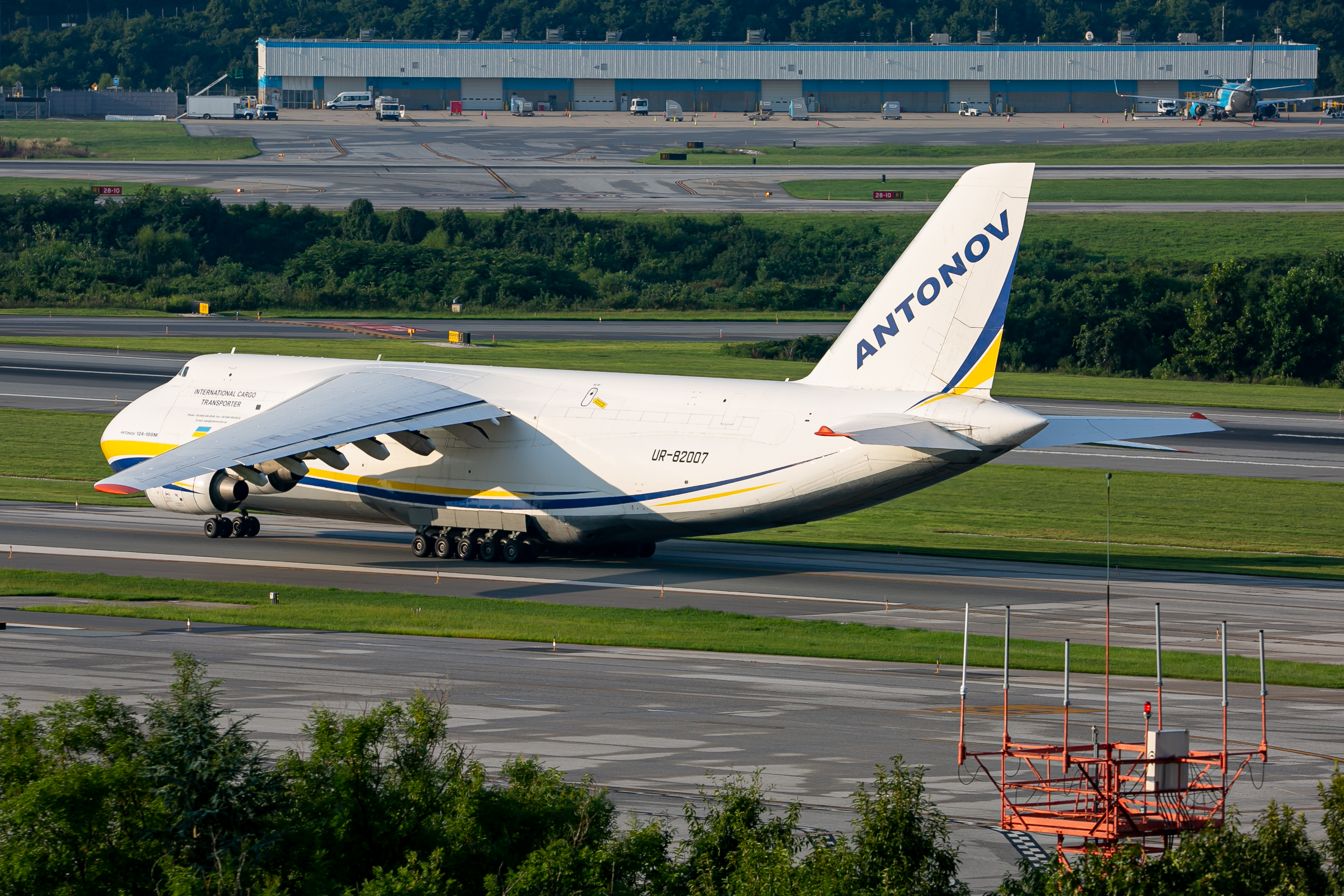 Full size: Antonov Airlines Antonov An-124 UR-82007 at Baltimore/Washington International Thurgood Marshall Airport