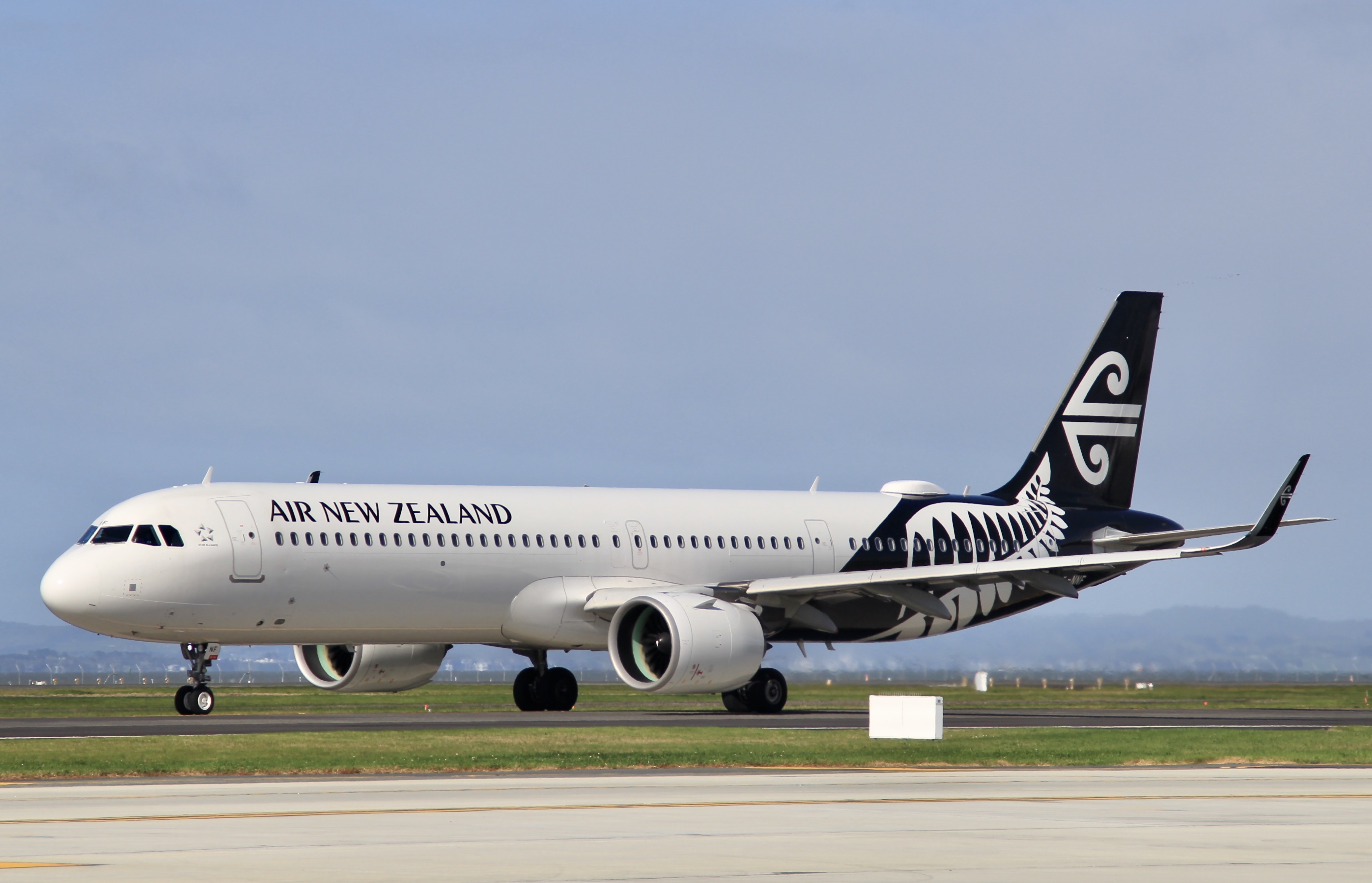 Full size: Air New Zealand Airbus A321NEO ZK-NNF at Auckland International Airport