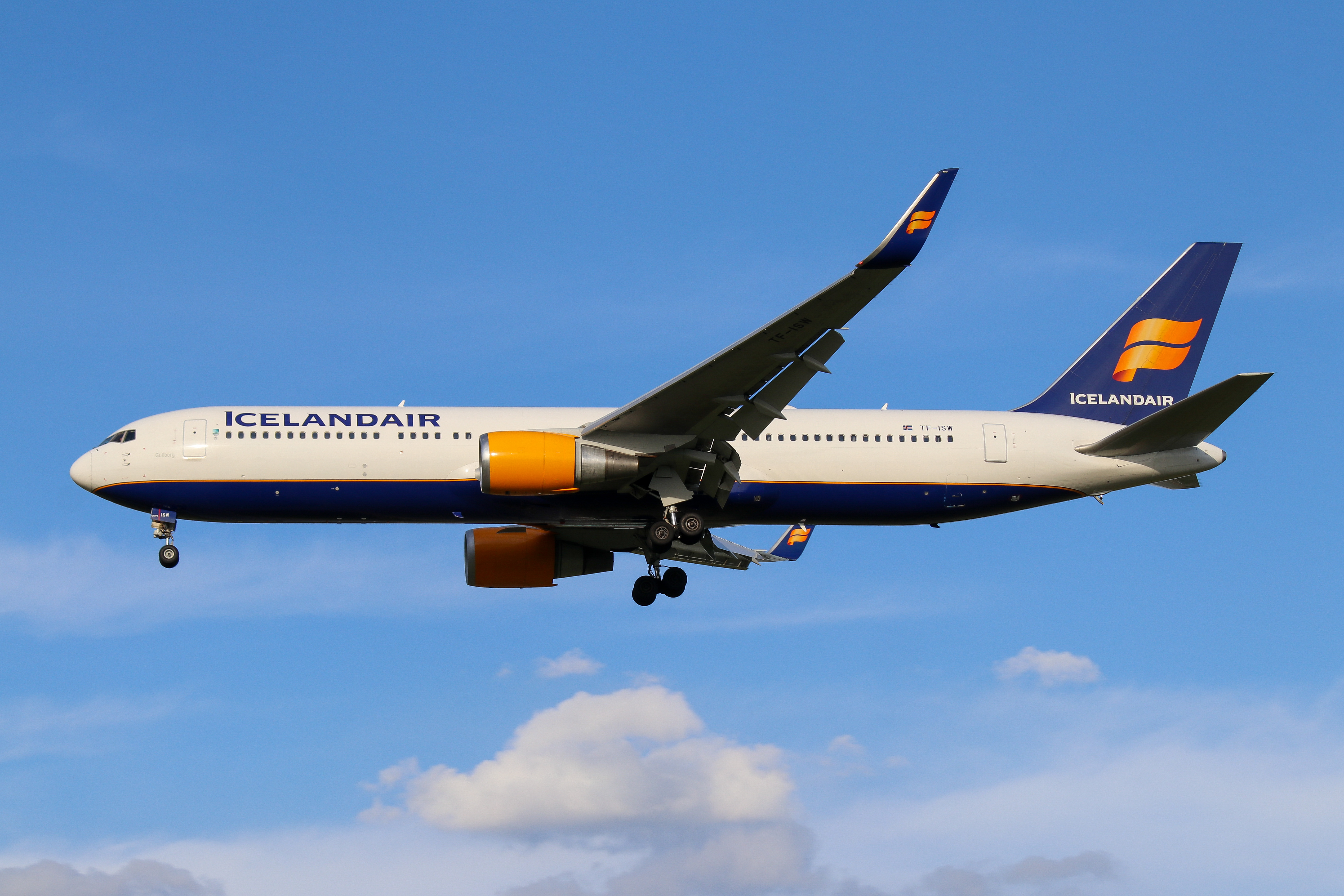Full size: Icelandair Boeing 767-300ER TF-ISW at Washington Dulles International Airport
