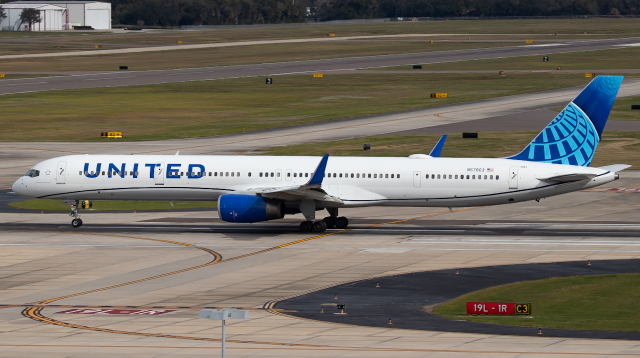 Full size: United Airlines Boeing 757-300 N57863 at Tampa International Airport