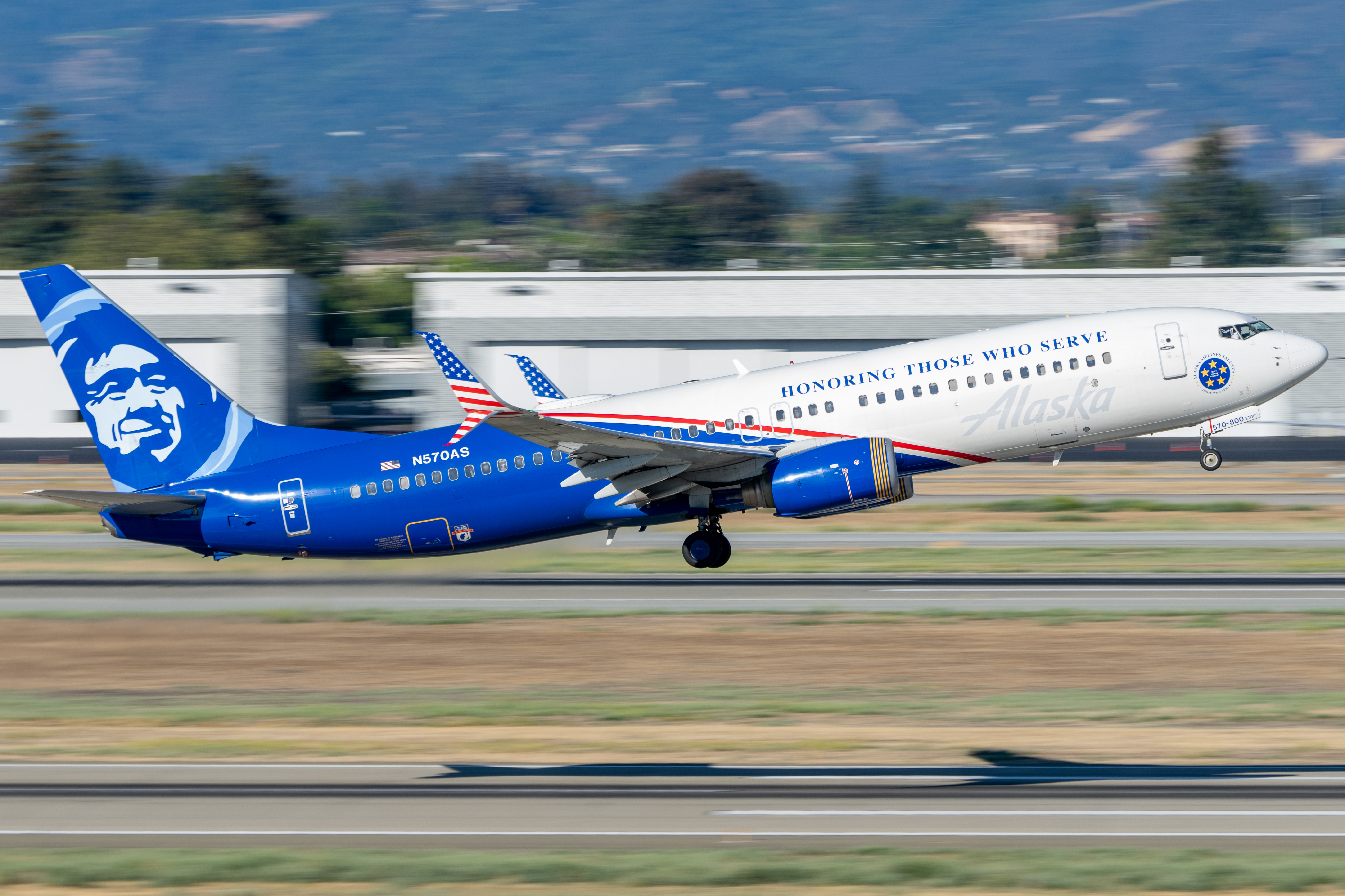 Full size: Alaska Airlines Boeing 737-800 N570AS at Norman Y Mineta San Jose International Airport